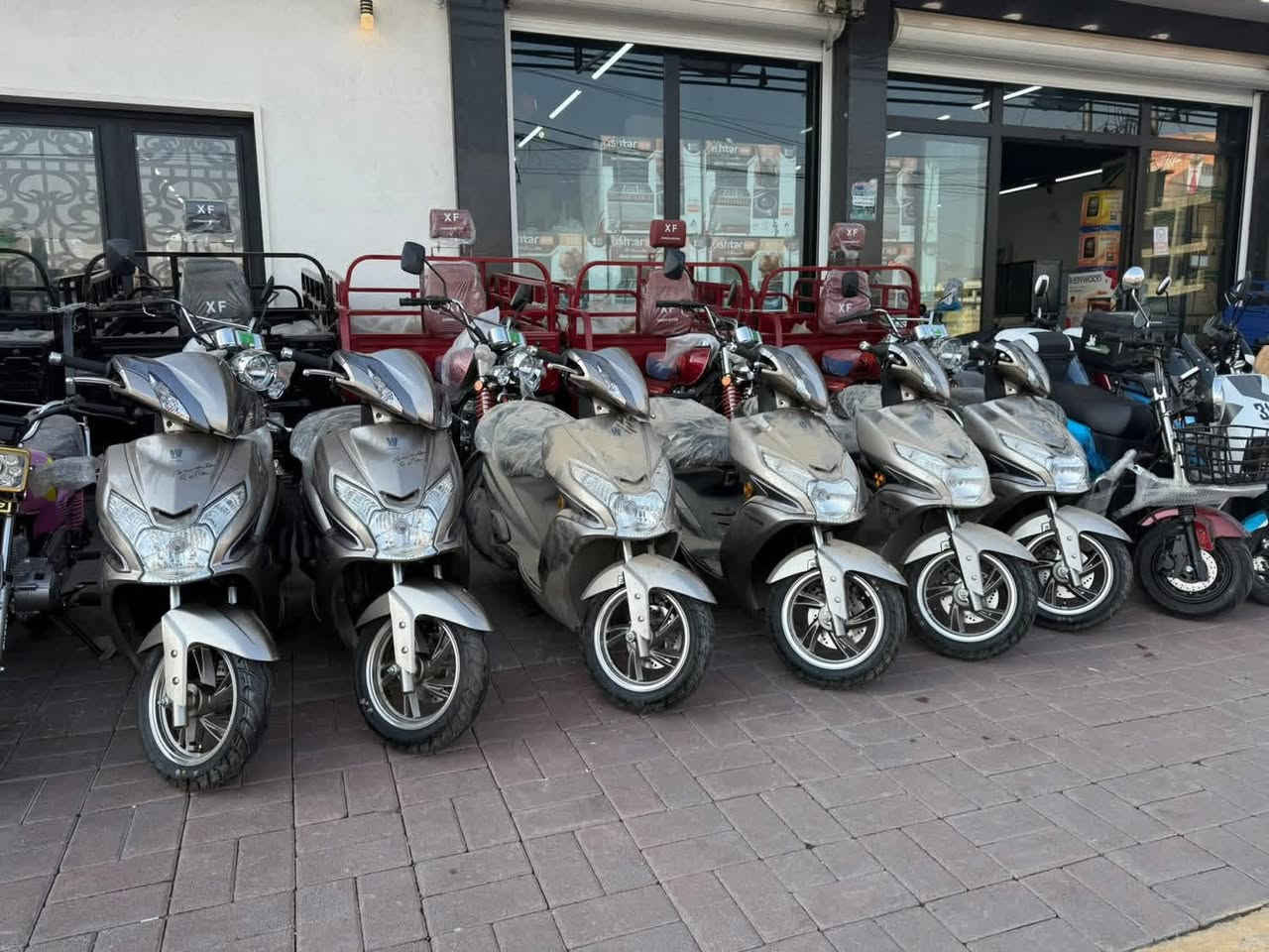 🔥 الوحش "بترابه" وصل.. هاوجي الأصلي بالأقساط! 🏍️💨
يا أهل الرمادي.. يا أهل التأميم. للي يدور الكشخة والمتانة! 😎
متوفر الآن ماطور رص هاوجي (Haojue) باللون الرصاصي المميز 
، كامل الموصفات وجاهز يبيض وجهك بالطريق.

ليش هذا العرض ما يتفوت؟ 👇
✅ اللون الملكي: لون ترابي مميز ونادر.
✅ قانوني مية بالمية: مرقم وجاهز مع السنوية (باسمك وبدون تعقيدات).
✅ كامل مكمل: الماطور بحالة الوكالة وجاهز للعمل.

💳 العرض الأقوى: أقساط مريحة جداً!
بالتعاون مع (جمعية التراث الاستهلاكية)، كدرنا نوفرلك نظام أقساط يريحك وما يضغط على ميزانيتك.
استلم ماطورك اليوم وسدد براحتك! 💸✨

📍 العنوان والموقع:
تفضلوا بزيارتنا، أهلاً وسهلاً بالجميع:
📌 الأنبار - الرمادي - حي التأميم.
📌 شارع النخيل - مقابل محطة النخيل مباشرة.

📞 للحجز أو الاستفسار:
تواصلوا معنا عبر الرسائل ✉️ أو زورونا في الموقع.
#الرمادي #الأنبار #حي_التأميم #هاوجي #أقساط_مريحة #دراجات_نارية #جمعية_التراث #Haojue


**إذا كنت صاحب هذا الإعلان وتريد حذفه لأي سبب، رجاءا أرسل رسالة إلى الدعم الفني**