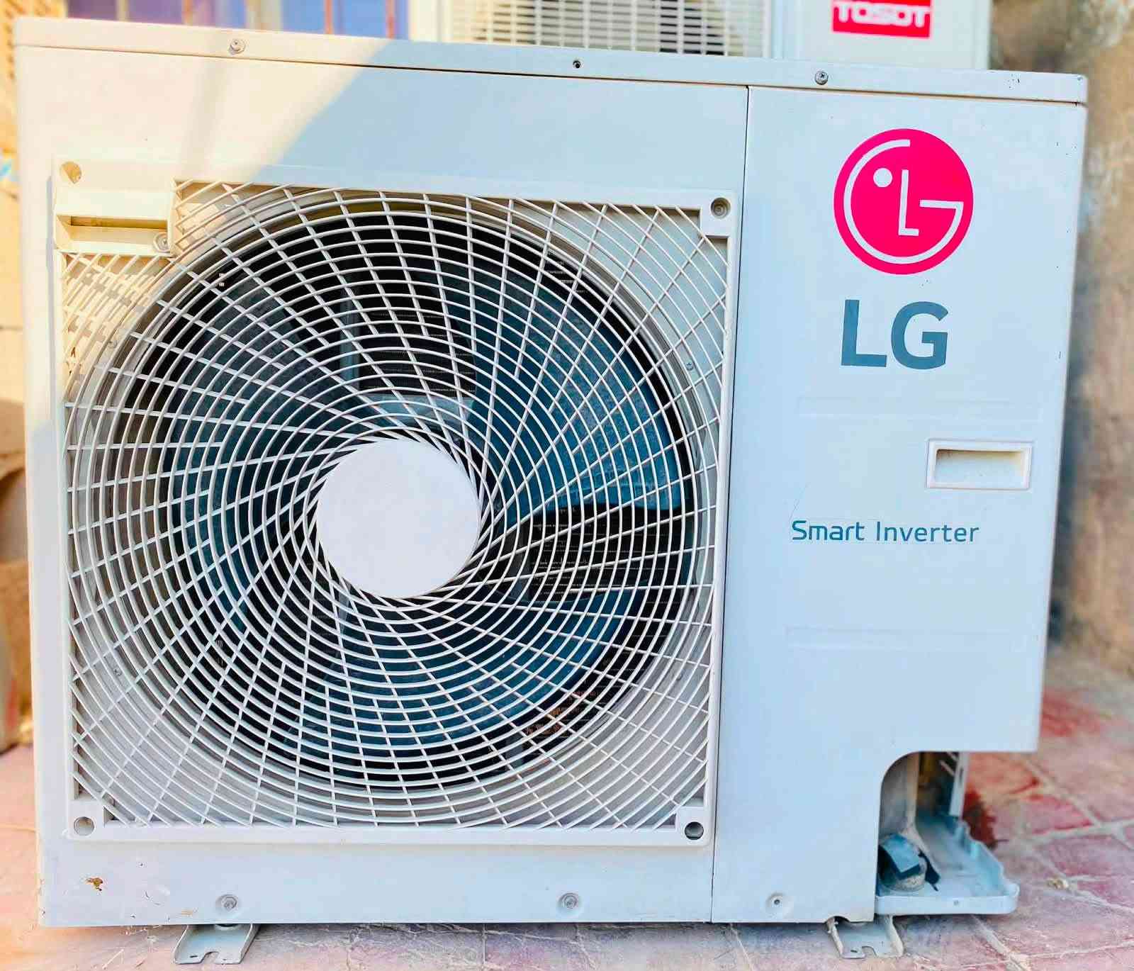 عندي سبلت 3 طن نوع LG وكفت القطعه الخارجيه ورايد ابيعه على وضعه
***********

