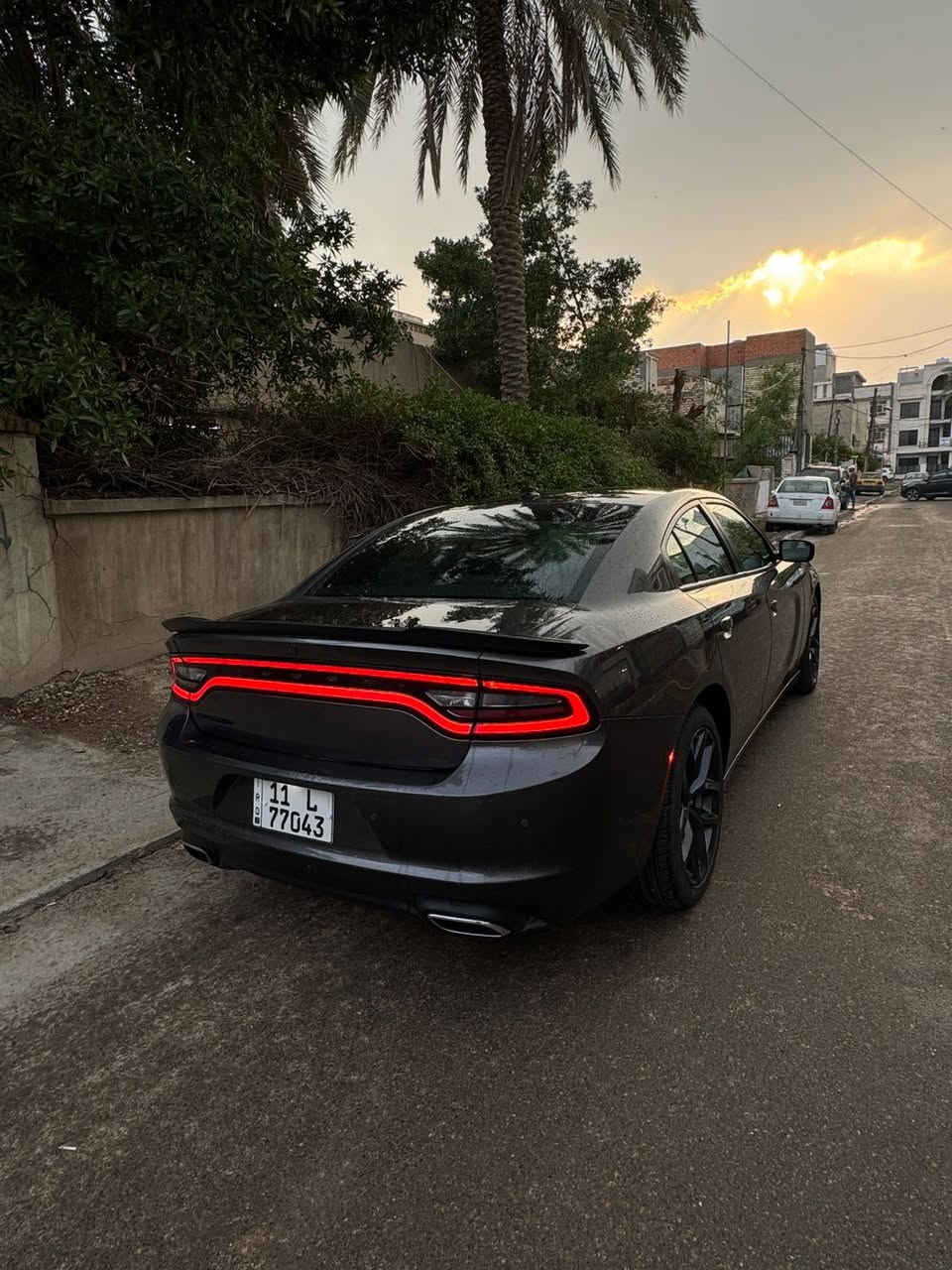 جارجر 2021 SXT ستاندر Black top
ماشيه ٣٤ الف كيلو فقط
كير ومحرك مكفول 
السياره حادثها في امريكا محاولة سرقه لباب السائق فيه بارد فقط 
في بغداد صارت بيها شخطه بين فتحه البانزين والباب وتم تصليحها
السنويه جديده و باسمي
رقم صاحب سيارة ***********
