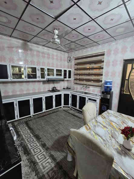 للبيع بيت 200م طابقين واجهة 10م العمق 20 الموصل أيسر حي عدن سند ملك صرف طابو الزهور سكني اتجاه شروق تام موقع ممتاز 
تبليط جديد خدمات كامله 
يتكون الدار من كراج ومطبخ حار ومطبخ بارد واستقبال وهول وصحيات وغرفتين نوم  الطابق الثاني 3 غرف نوم وهول وصحيات وسطح ناصي سطح عالي بناء مرتب البيت الافرع الي بعد صيدلية الإخاء بحي عدن مكان مرتب 
السعر 180 مليون 
مكتب بركة الضياء للعقارات 
***********
***********
الموصل أيسر
