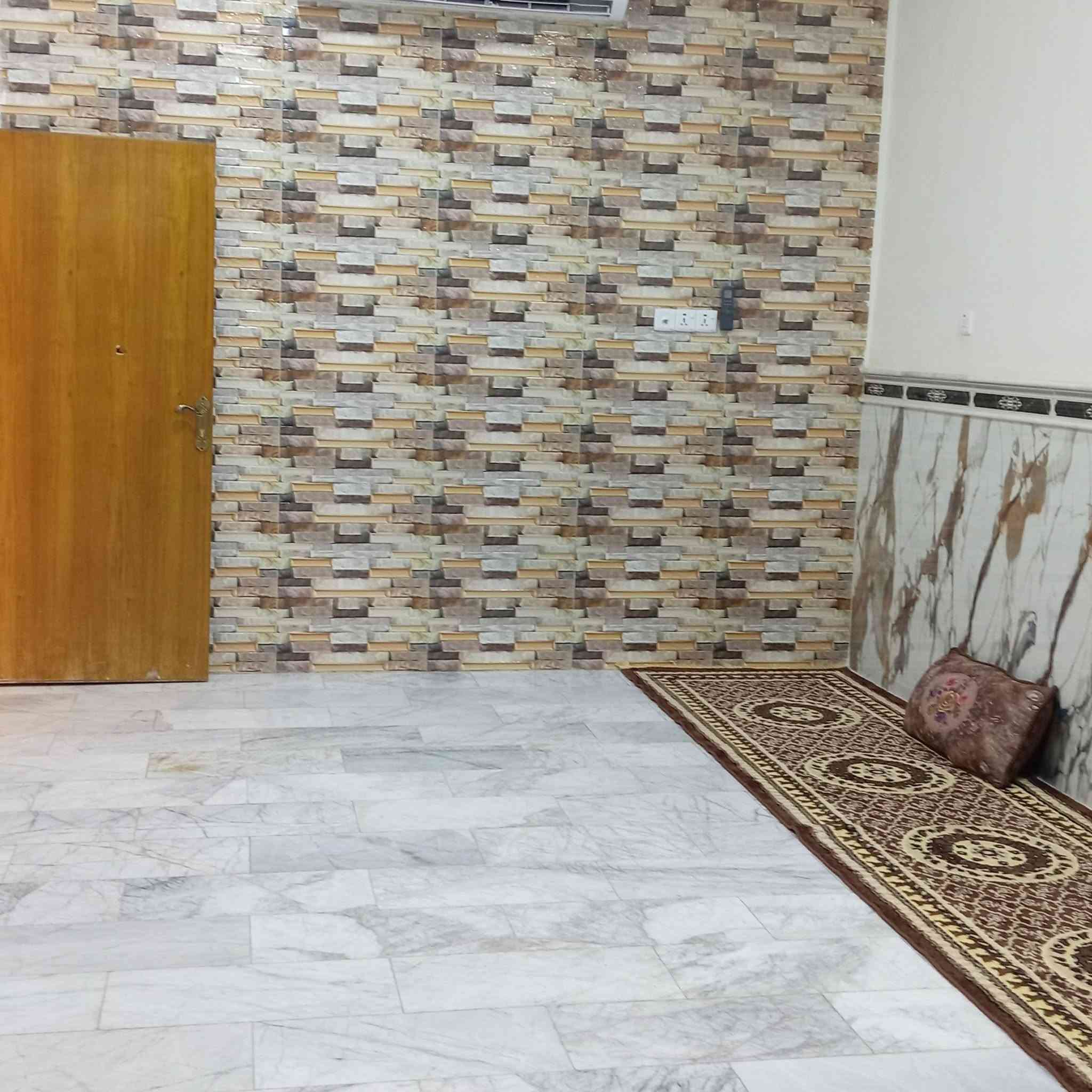 دار للبيع ١٠٠ مربع قاطين ابو رمانه خلف أسواق محمود الكعبي على شارع ٢٠رقم الهاتف ***********
