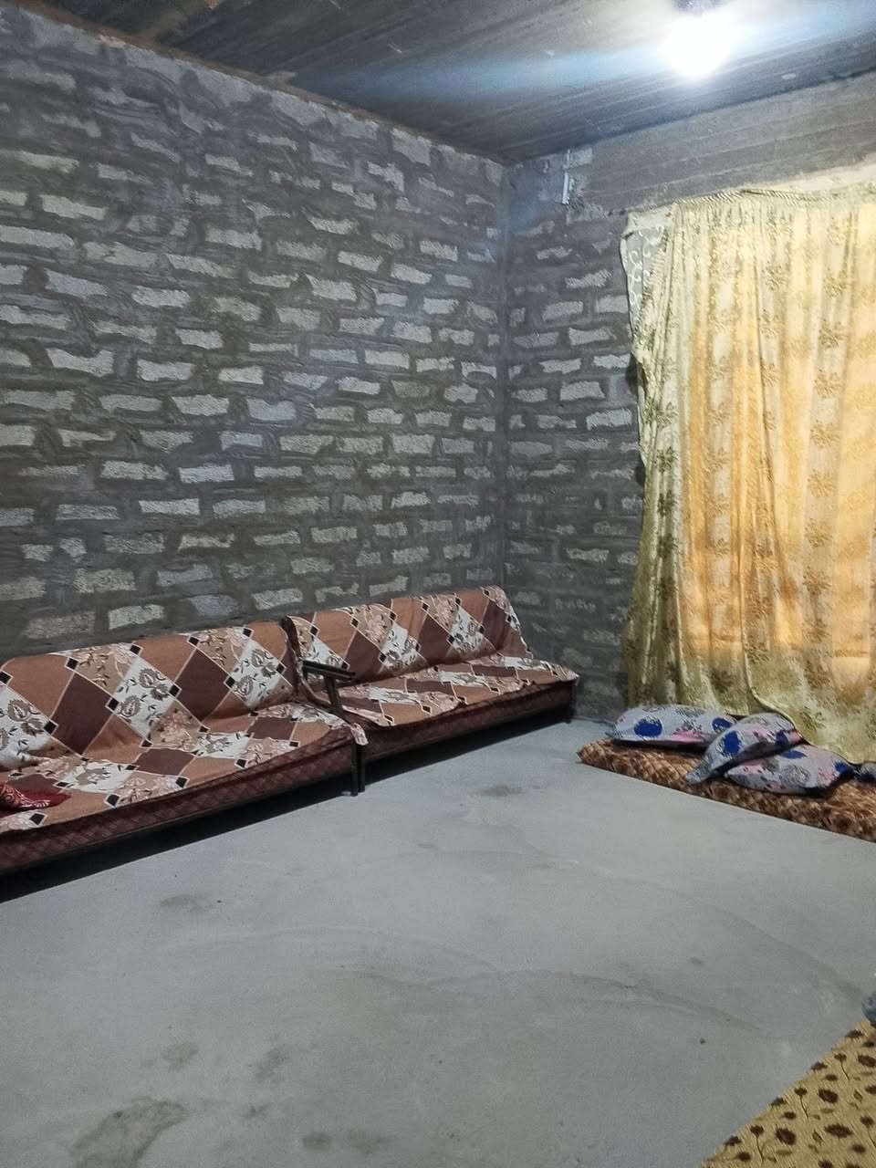 بيت البيع المكان الرمادي الورار شارع الحوانيت السعر 85وبي مجال المساحا 216 الاتصال عله رقم ***********
