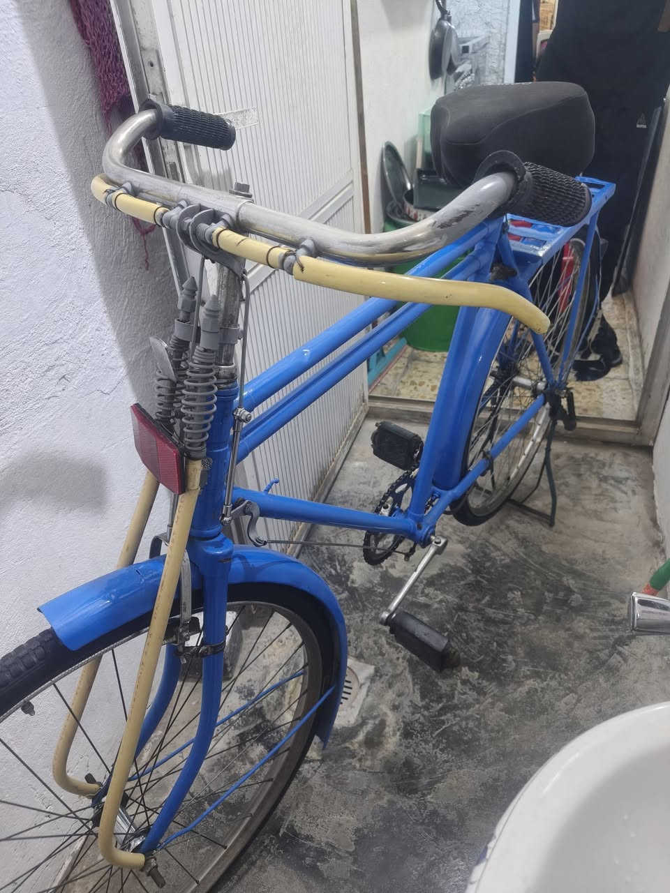 🚲 بايسكل هيرو فلبس علامة الأسد إنكليزي للبيع، نظيف جداً وبحالة ممتازة.
💰 السعر: 75 ألف  (وبي مجال للجاد).
📍 المكان: بغداد – حي الجهاد.
📞 للاستفسار: ***********
