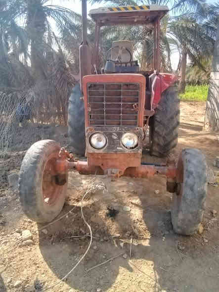 سلام عليكم.بلاروس .موديل 2001.محسنه محرك وكير واكسن جهاز رفع  مكفول تايرات تعبانه بس الوره سعر مناسب اتصال .*********** المكان ميسان
