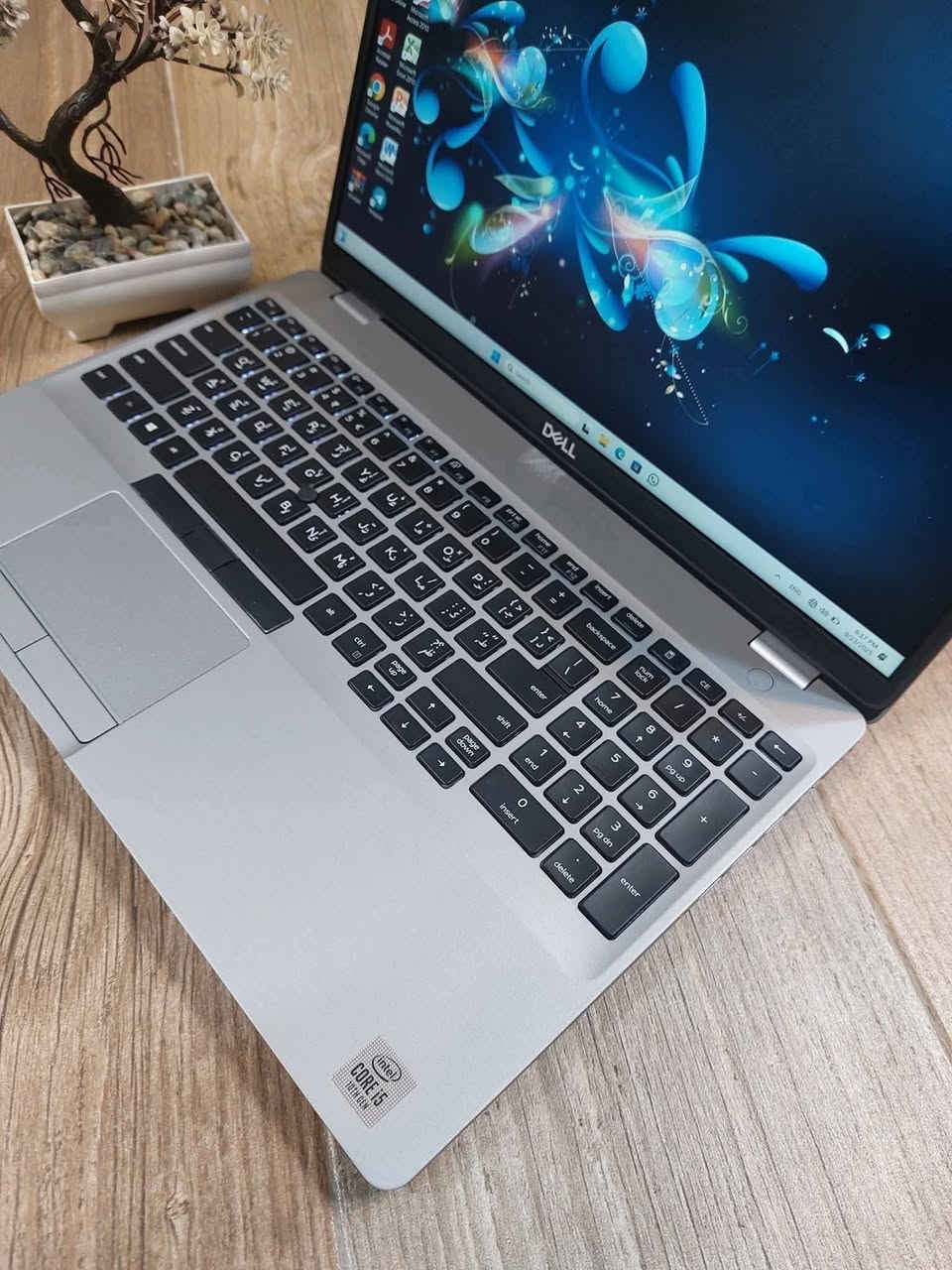 DELL 5510 جيل العاشر  سلم حجم شاشة كبير 15.6 
.
 السعر 355 الف مع التوصيل
.
 النظافة اخو الجديد وعل الفحص وين متريد 
مناسب للدراسة والبرامج المكتبية والطباعة والتصفح والبرامج نظافة عاليه جدا 
 
……………………
 المعالج Core i5-10 th جيل حادي عشر 
 ذاكرة الوصول العشوائي (الرام) 8GB 
 التخزين( الهارد) SSD 256GB 
 مقاس شاشة 15.6" انج حجم كبير 
 منفذ HDMI & TYPE C 
 كيبورد  عربي انكليزي Full k.b 
الرام والهارد قابل للتطوير
………………………………


**إذا كنت صاحب هذا الإعلان وتريد حذفه لأي سبب، رجاءا أرسل رسالة إلى الدعم الفني**