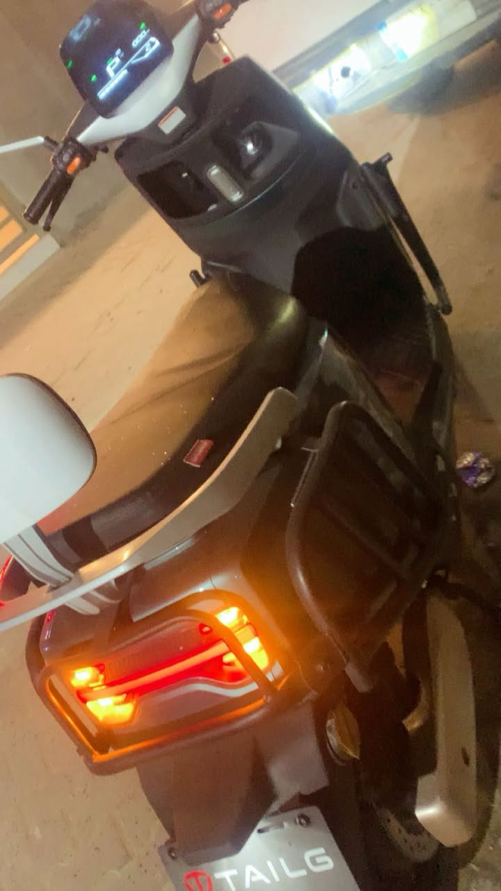 دراجه نوع تالج حجم كبير مدرع بالكامل بطاريات جدد للبيع ب850 الف وبيها مجال تكسر بسعرها لتوصلني وبيها مجال قليل مابيها اي عطل غير التجوه مال ظهر مبدل لون ابيض
*********** للتواصل
