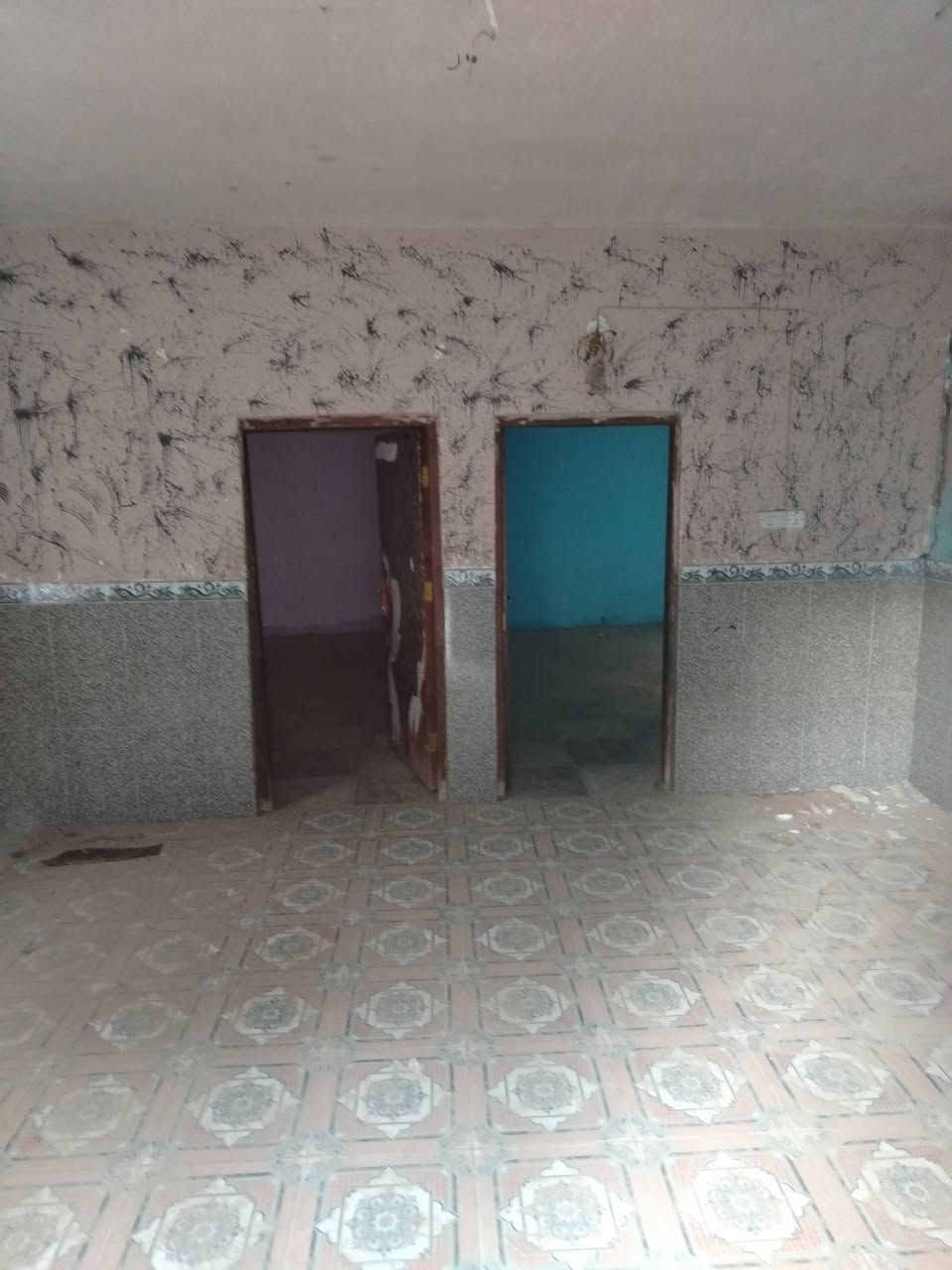 بيت للبيع مساحته 158 صنف العقار قطعه ومقاطعه موقع شطيطه جوه تانكي القديم او خلف الكليه الحظاره البيت يحتوي على غرفتين وصاله ومطبخ وصحيات وطرمه جبيره ومناور بسعر مناسب جدآ جدآ اتصل ودلل ***********
