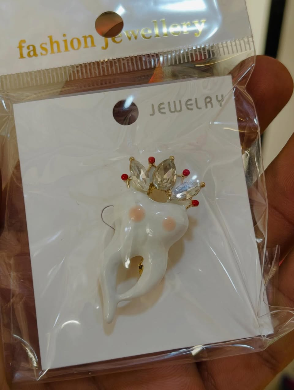 ✨ بروشات أشكال مختلفة وتخصصات مميزة ✨
بسعر 🔥 1500 دينار فقط 🔥

🎓 مناسبة للطلبة ولكل التخصصات
💼 تصاميم أنيقة تناسب الحقائب والملابس
🎁 فكرة حلوة كهدية بسيطة ومميزة

📍 متوفرة لدى مكتبة كلكامش – الفرع 2
سوق الـ4000 مقابيل حسينية المرتضى

🚚 متوفر توصيل

للاستفسار أو الحجز راسلونا على الخاص 🤍


**إذا كنت صاحب هذا الإعلان وتريد حذفه لأي سبب، رجاءا أرسل رسالة إلى الدعم الفني**