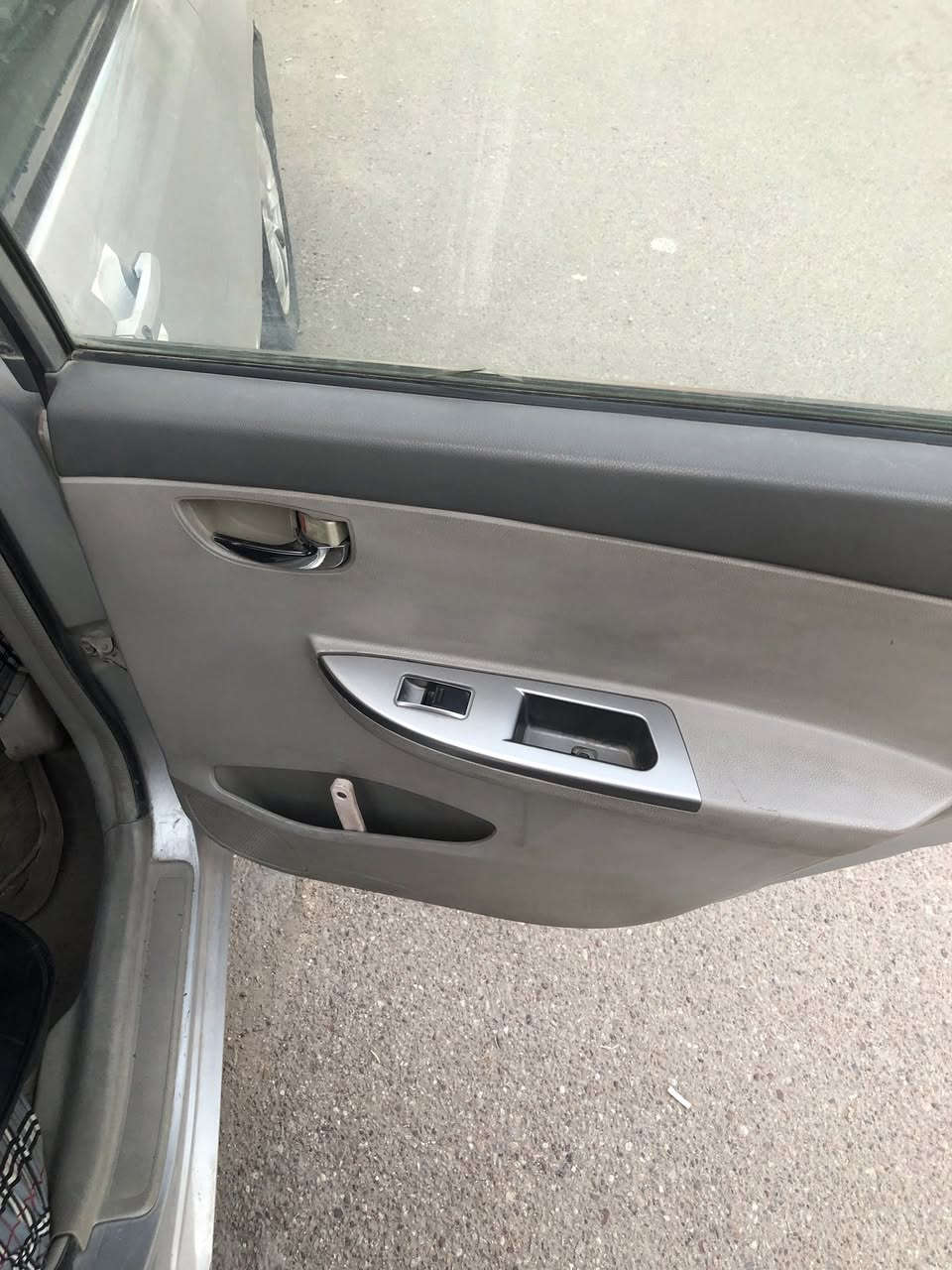 سلام عليكم سيارة بي واي دي MG3
سياره كشر جديد بس يراد ادامه مكينه سياره فول مواصفات 
فتحته تشغيل بصمه بصمه ابواب سياره فول 
سعر 55 بيهه مجال ‭0772 897 6949‬
