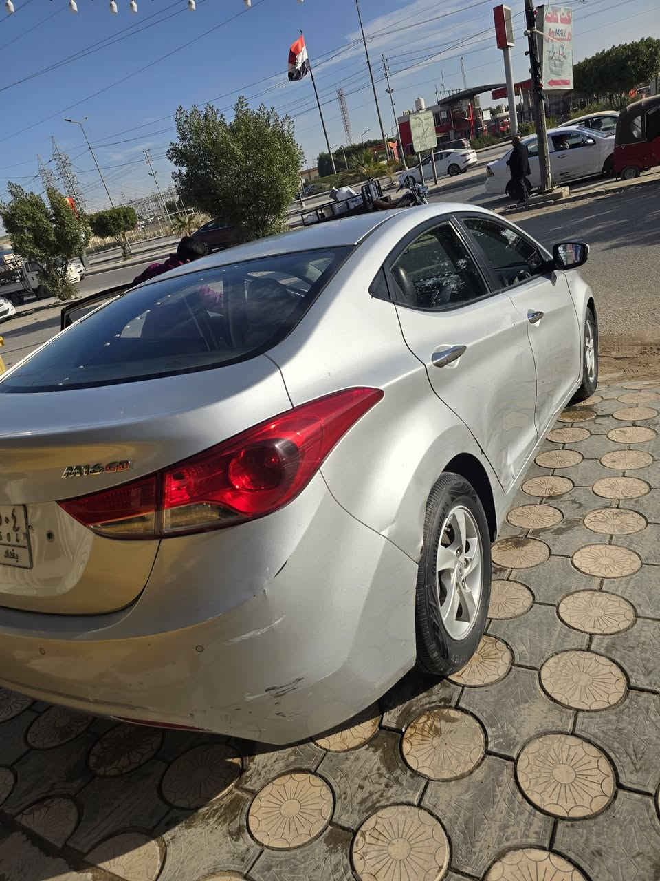 السلام عليكم
هونداي النترا 2011 مضلع لون سلفر 
رقم بغداد باسمي السيارة 
ممشى العداد 150 الف كيلو 
السيارة اشاير بالمري 
تحكم ستيرن 
شاشة 
٦ ايرباك 
بدون حادث قوي مجرد طخات 
مكفولة من الصبغ والتبديل
 كير محرك مكفول  محرك 1.6L جي دي اي 
حدادية 80% بيها بارد طرف الجاملغ الامامي جهة السايق 
السعر ٩٥ مكان نجف 
***********
