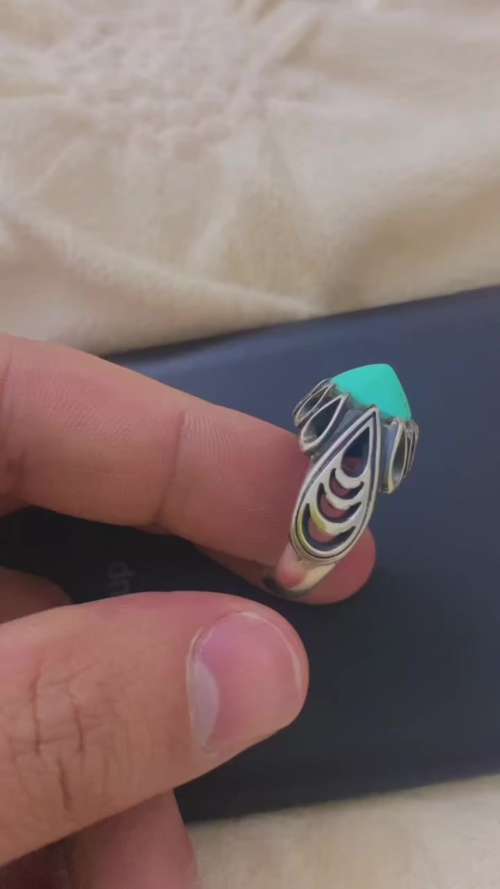 السلام عليكم
لبة هرمية نيشابوري فضة 925 ثقيلة صياغة جميلة
الاستفسار مراسلة الخاص


**إذا كنت صاحب هذا الإعلان وتريد حذفه لأي سبب، رجاءا أرسل رسالة إلى الدعم الفني**