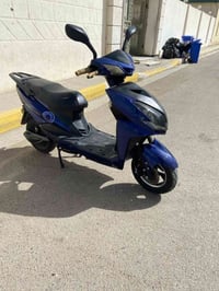 ماطور شحن للبيع 6 بطاريات السعر 400 وبي مجال 07805749317