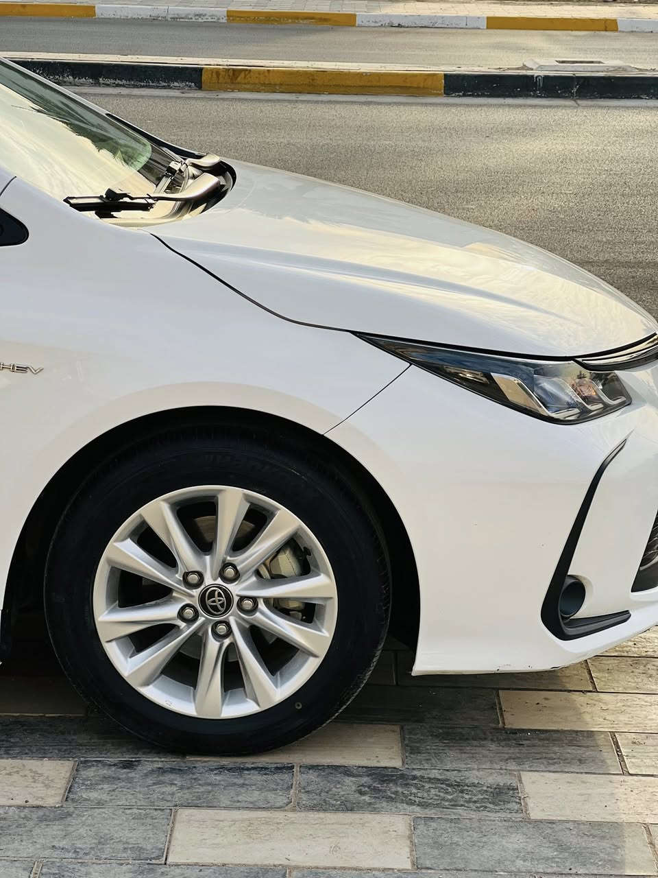 السلام عليكم
كورلا (2024) هايبرد شكل الخليجي 
رقم بغداد  لجديد. لوحات. وسنويه
  ماشيه 63 حقيقي سبير ولعدة منازله 
المواصفات 👇
السيارة مكفولة من البارد ولتكحيل
 السونار مرفق مع الصور 
فتحه سقف

🔵محرك 1.8 لتر VVT هايبرد

🔵كشنات جلد. اسود

🔵داخل اسود

🔵كير بوكس اوتوماتيك 6 سرع 

🔵دخول ذكي و تشغيل ( بصمة ) 

🔵شاشة apple car play and android auto

🔵كامرة خلفية 

🔴رادار تحديد مسار ومانع تصادم ‼️

🔵 دشبول ديجتال 

🔵تبريد قطعتين 

🔵 فتحة سقف ( سلايد روف )

🔵 لايت أمامي وبروجكتر  LED ‼️

🔵 بك لايت LED‼️

🔵 تحكم ستيرين 

🔵 اوتو لايت

🔵 اوتو هولد

🔵 نظام ABS 

🔵هاند بريك كهرباء 

🔵نظام التحكم بالانارة الخارجية

🔵 اشاير بالمري

🔵حساس ضغط الاطارات

🔵 وضعيات قيادة 

🔵مانع انزلاق
مكان السياره بغداد
السعر 150 بيه مجال بسيط كلش
للاستفسار : ***********
