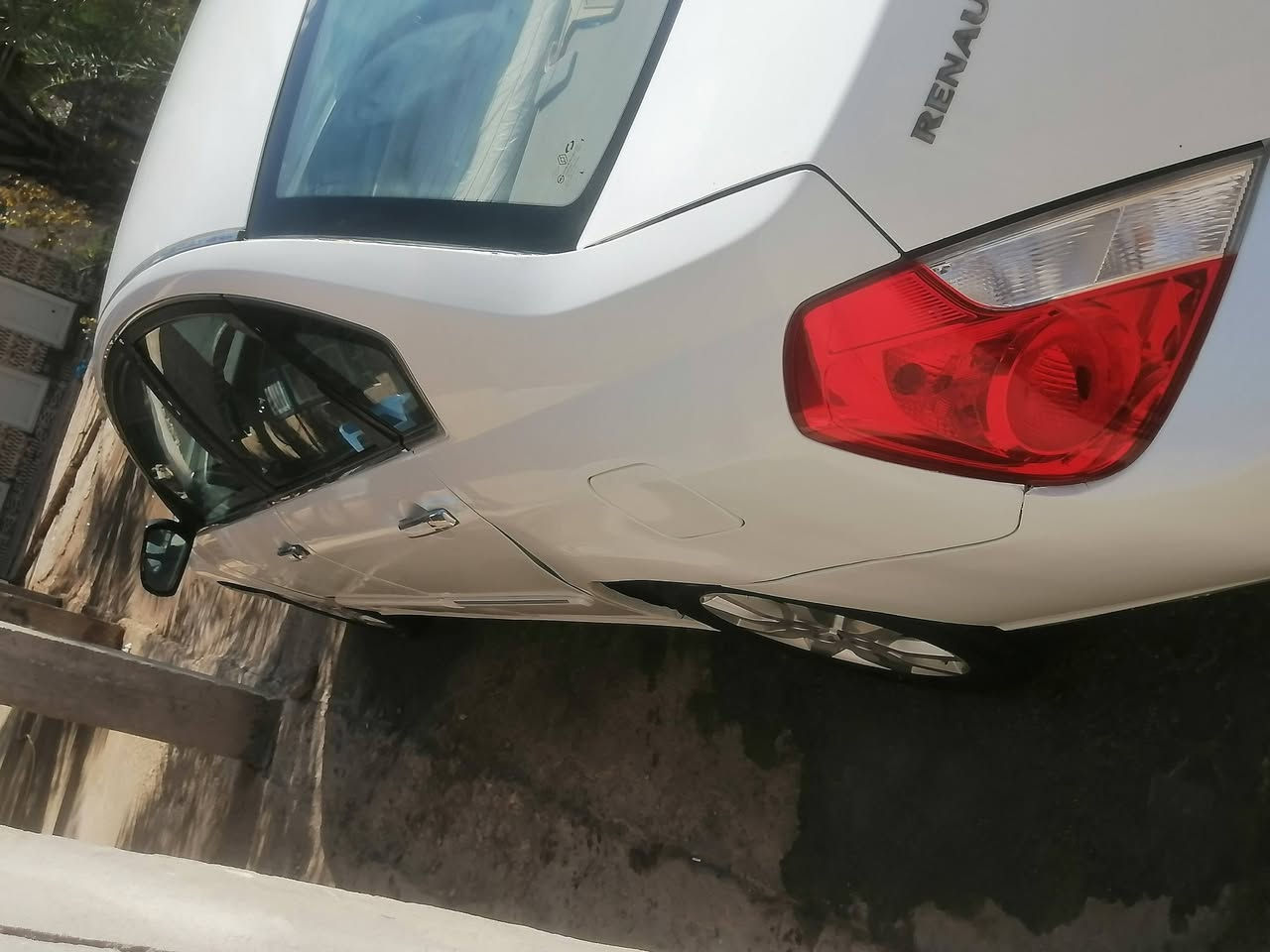 السلام عليكم رينو سافران موديل 2009 رقم بصره انكليزي مكالها باديوانيه مصفره غرامات سنويه لل28 مشروع وطني وين متريد تداور
سياره بيها شخط باباب خلفي سايق وعابر علا جاملغ شويه ومصلح فقط والباقي مكفول مكينه 4  مكينه وكير مكفولات كفاله تخم تاير جديد ستوني شاده حداديه عامه وره وكدام مبدلهن دواخل عسلي وترايك وين ماتريد
مكانها الديوانية
السعر 90 وبيها مجال الاستفسار اتصل
***********
