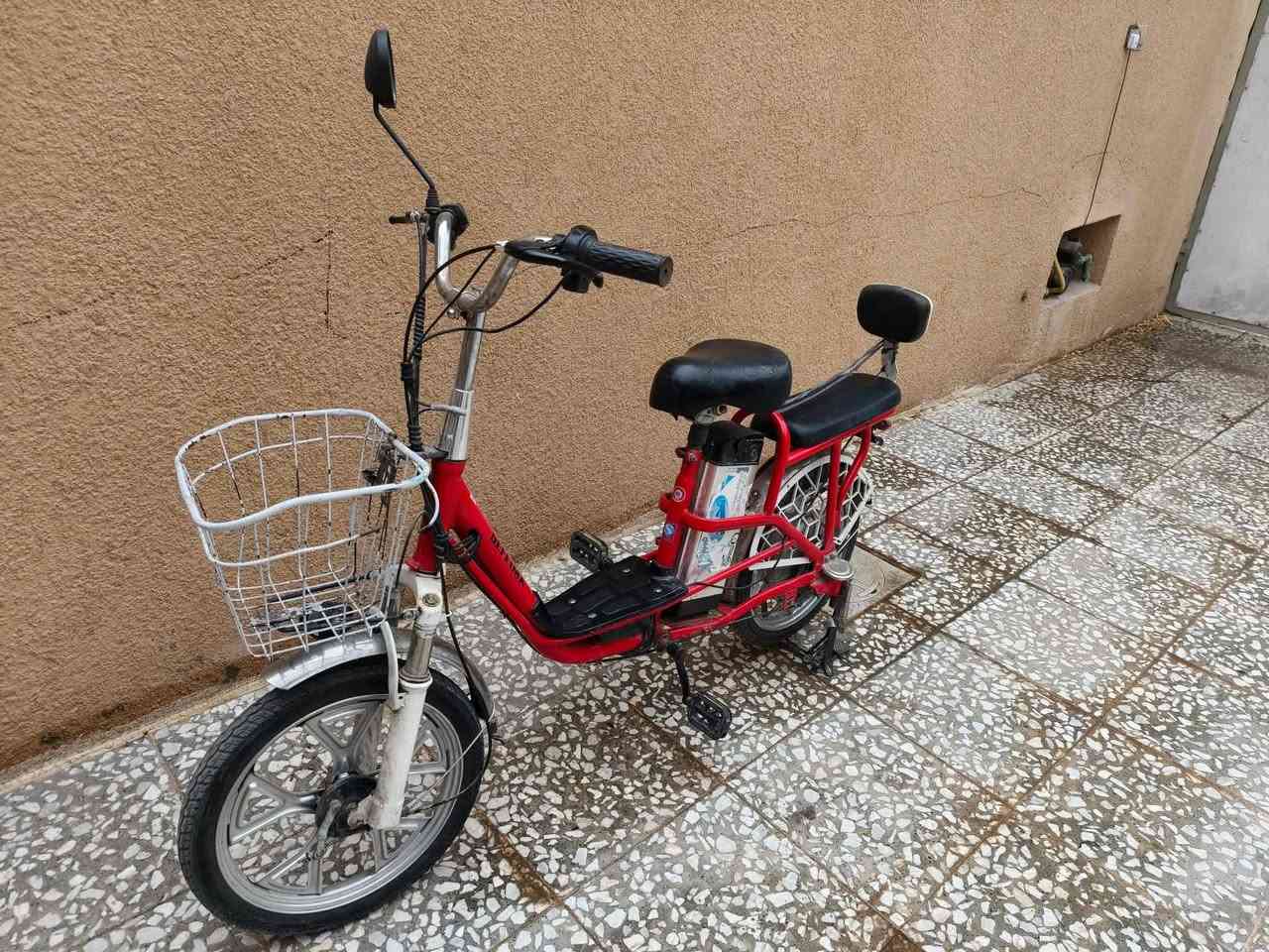 تاير حجم ١٨ .. تشغيل بصمة وسويج

بطارية ليثيوم المرغوبة.. مو كل سنة تبدل بطاريات مثل باقي الدراجات

***********
