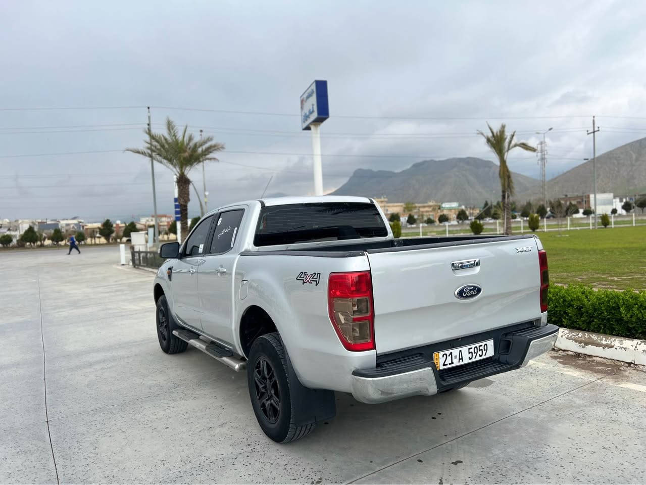 فۆرد ڕەنجەر مۆدیل ٢٠١٥ بەنزین گێر مەکینە ئەکسل بەشەرت مەکینەی نەکراوەتەوە ٤ تایەو ویلی تازەی لەژێر دایە سەنەوی تازەیە قەپات مواسەفاتە ٤ جام کارەبا تەحدیل سرعە ئاوێنە شەفت ١ پارچەی بۆیاغە بێ دەعم و لێدران کاڵ بونەوەی نیە نرخی ١٣٧ مجال ژ.م*********** رانية, السليمانية
