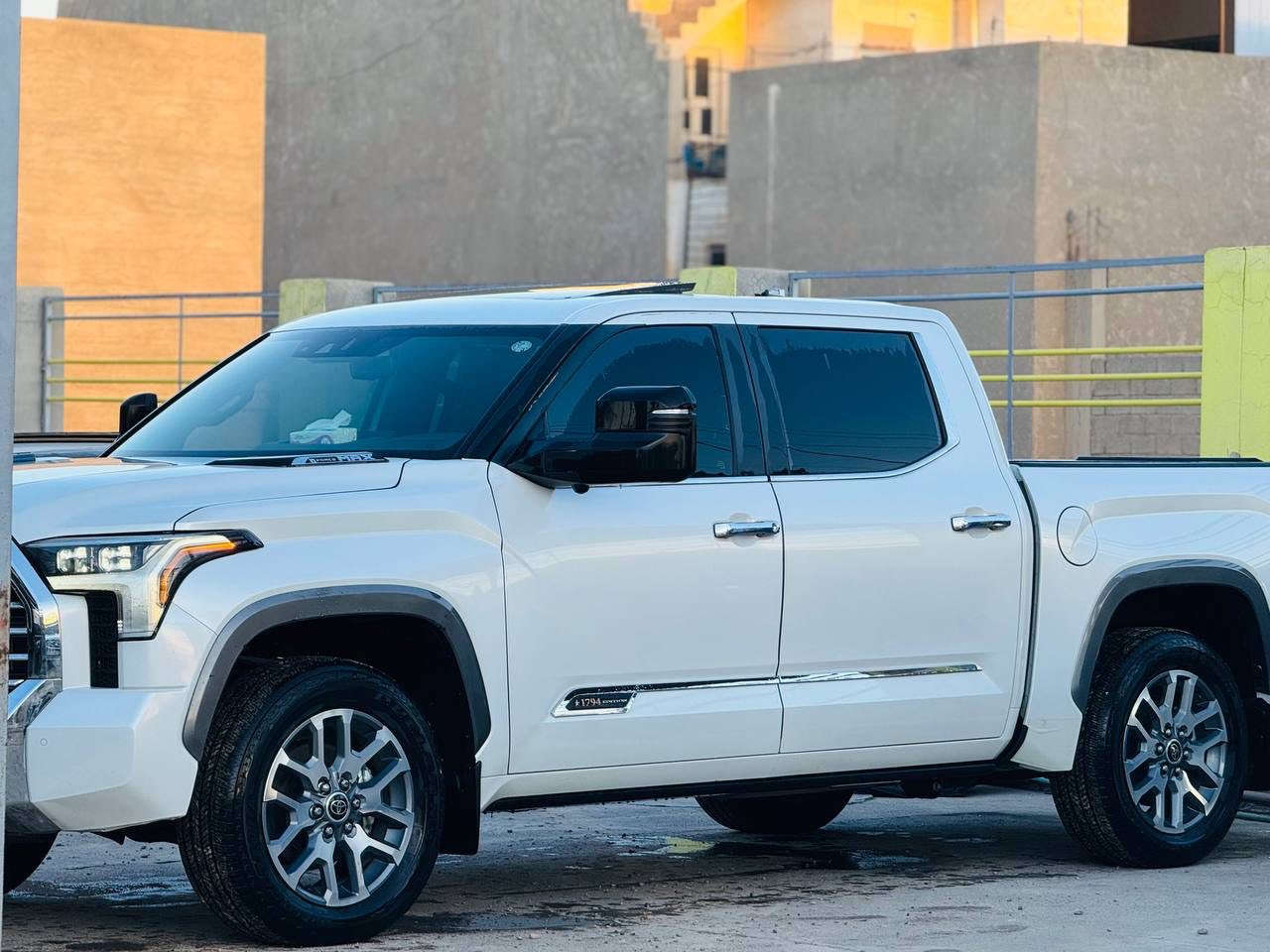 السلام عليكم
بيك اب تيوتا تندرا 2024 
مواصفات 1794 ايدشن
فرل مواصفات اعلى شي بالتندرا 
المحرك 3.4 تون تيربو هايبرد 
كشنات اماميه خليفه تبريد وتدفئه 
جكات خلفيه ترفع وتنزل 
تدفئة سترين 
كامرات 360 
حساسات اماميه وخلفيه 
بنوراما 
تضليل بالسنويه 
رقم اربيل شبه مميز 
ماشيه السياره 18.000m 
بيها صبغ ربع البنيد الضرر موضح بالصور 
السعر 510$ 
العنوان صلاح الدين تكريت 
***********
***********
