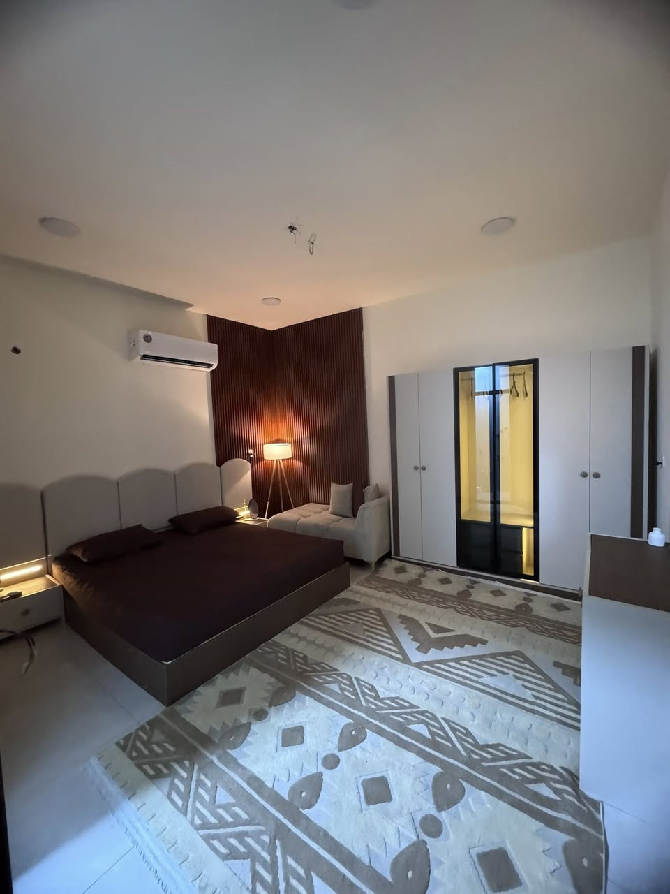 شقه للايجار ط ارضي في منطقة
المنصور📍 - الداودي

التفاصيل ( صاله - مطبخ - صحيات عدد 2 - غرف نوم عدد 2 ( واحده سويت )  اثاث جديد غير مستعمل مودرن

عائله او شاب محترم 

1300$

للاستفسار الاتصال 

***********
