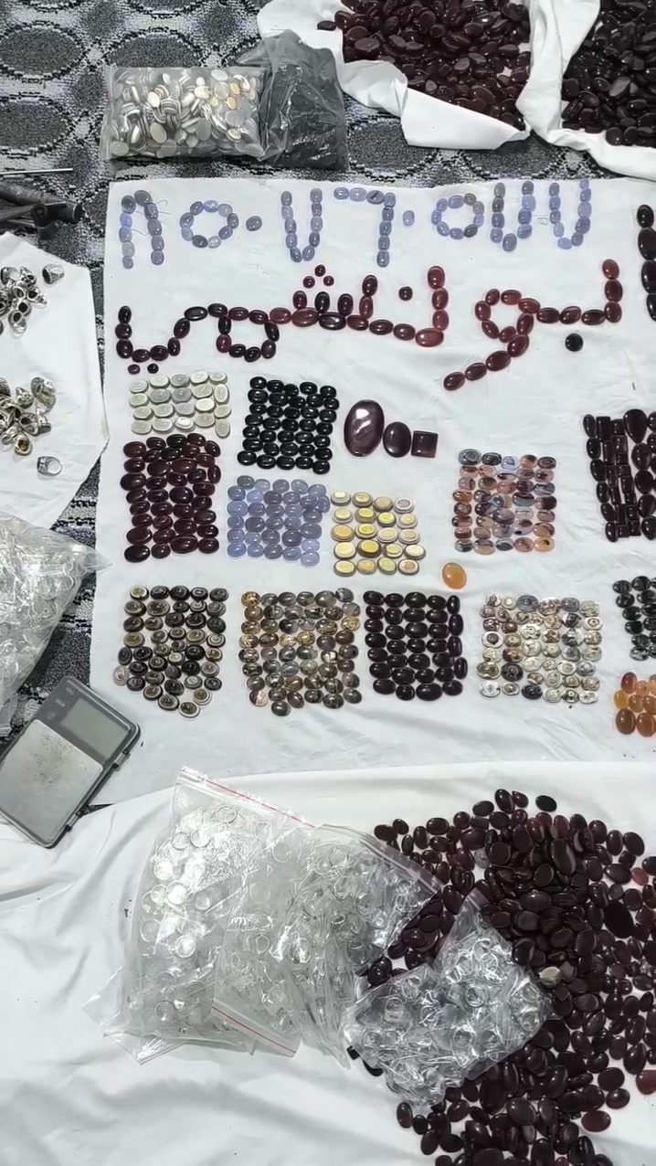 اللهم صل على محمد وعلى ال محمد جميع انواع والوان العقيق اليماني تجدوه عند  ابو نشمي للعقيق اليماني 
ابو نشمي ملك العقيق اليماني 
للحجز والاستفسار يرجئ التواصل بنا عبر الواتساب 
خارج اليمن 
00967775067058
داخل اليمن 
775067058
كما يوجد لدينا خدمة توصيل الاجميع المحافضات اليمني والا انحاء العالم


**إذا كنت صاحب هذا الإعلان وتريد حذفه لأي سبب، رجاءا أرسل رسالة إلى الدعم الفني**