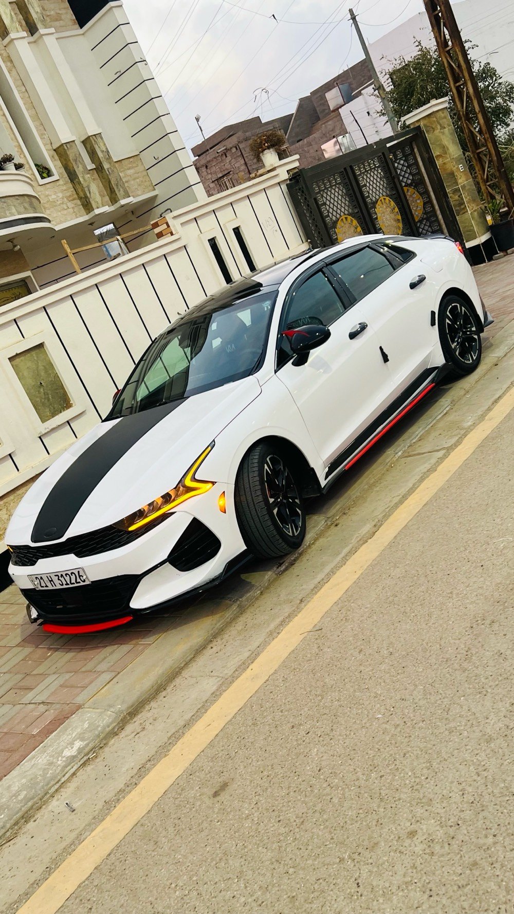 سلام عليكم k5 موديل 2021 للبيع رقم سليمانيه بسمي 
سياره فول موصفات رادار تحديد مسار بريك ذاتي هند بريك دكمه سياره فول موصفات للاخير ماشيه 68 حادثه منزله من ضمن صور محرك 1.6تيربو كير ومحرك عله وضع شركه ما مفتوح ولا برغي سعر 175 بيه مجال 