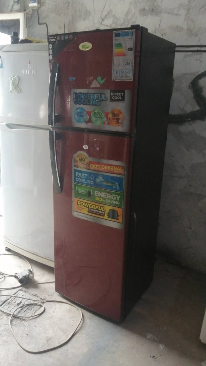 السلام عليكم
كاونتر مع سنك 
مع ثلاجه للبيع ***********
