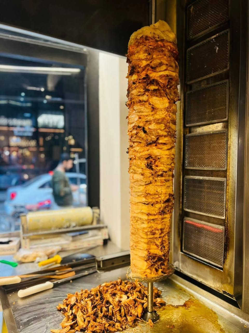 🔥 أول لقمة... والباقي علينا 😋🍗

ريزو الزاوية بطعم لا يُفوّت، مذاق مميز وجودة عالية بأسعار تناسب الجميع.

💰 ريزو كبير: 3500 دينار
💰 ريزو صغير: 2000 دينار

🌯 ويوجد أيضًا:                         (رقم المطعم1)
• شاورمة صمون: 1000 دينار.  (***********)
• شاورمة كبس: 1250 دينار.         (رقم المطعم2)
                                             (***********)
⭐ هذه الأسعار حصريًا لدى مطعم الزاوية.

🕒 أوقات العمل: من 6 مساءً إلى 12 ليلاً

🚚 يتوفر توصيل خاص للمطعم إلى:
الحود – لزاگه – أم المناسيس – تلون ناصر – الرفيلة – السرت

💸 أجور التوصيل: 2000 دينار فقط

📍 مطعم الزاوية
جنوب الموصل – قرية الزاوية

✨ ننتظركم لتجربة ألذ الأطباق، وشاركونا رأيكم بعد التجربة ❤️
