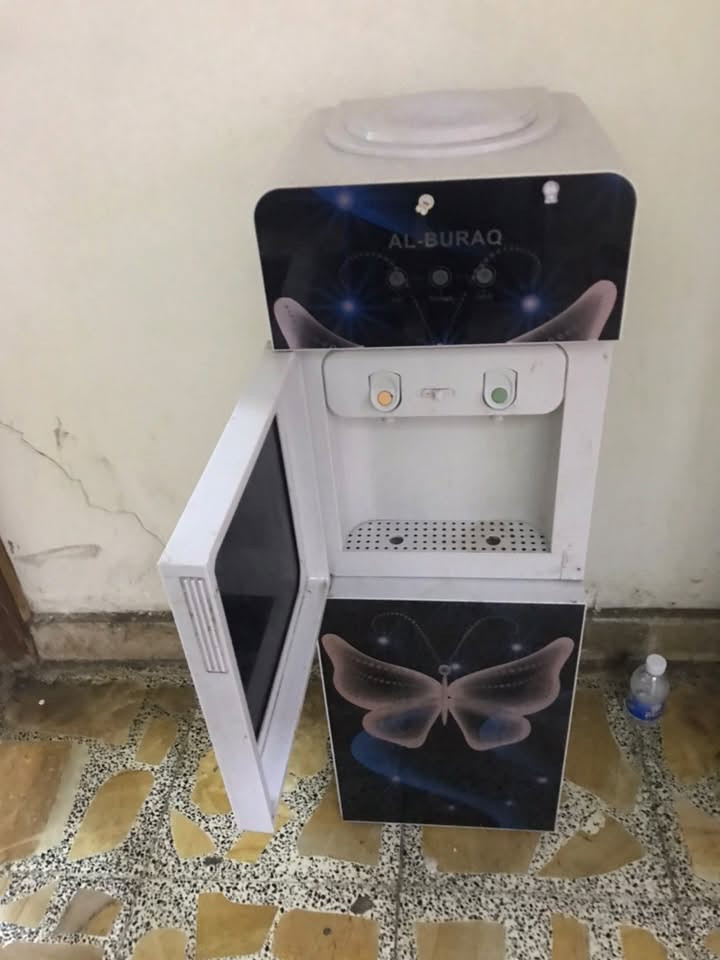 براد ماءً للبيع بسعر مناسب للاستفسار الاتصال على الرقم ***********
