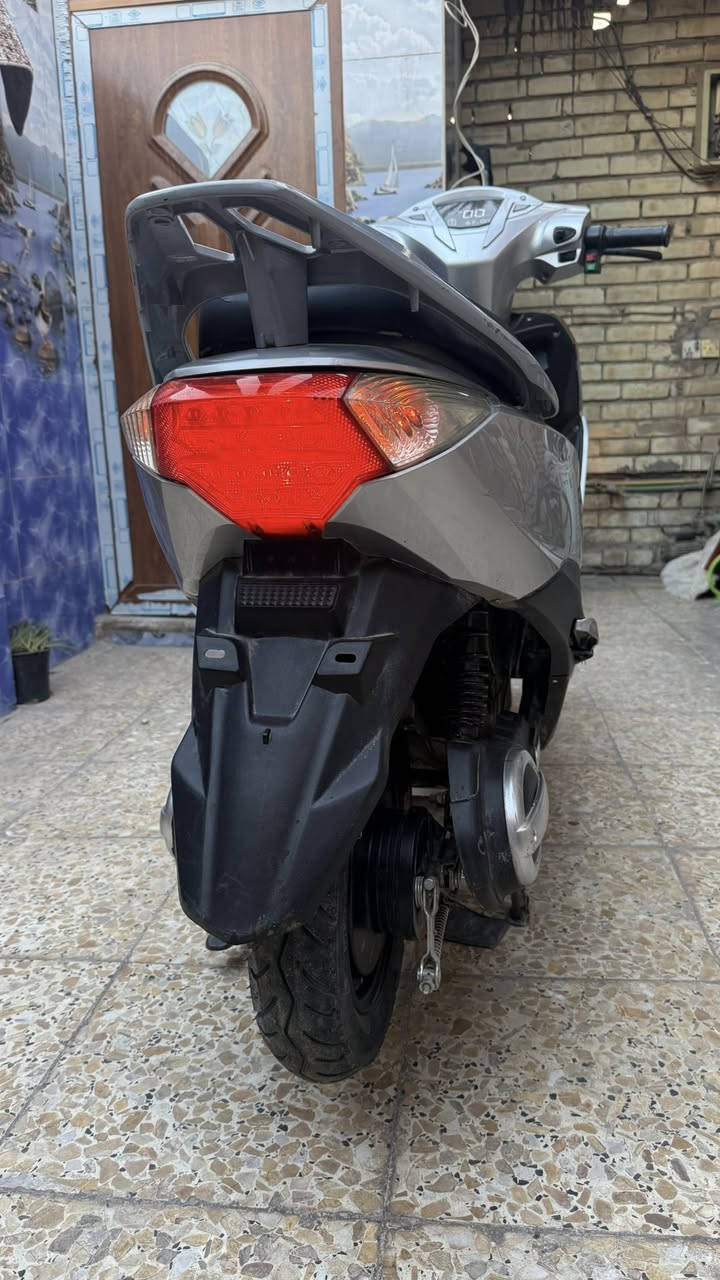 السلام عليكم دراجة شحن للبيع
قدرة الملف: 1200 واط
نوع البطارية: كرافين
حجم البطارية: 23 أمبير/ 72 ڤولت عدد البطاريات: 6
بطاريات
حجم الويل: 12 انج أمامي / 10 انج خلفي الفرامل: دسك أمامي / بنز خلفي
السرعة: 52 كم / ساعة حقيقي
المسافة المقطوعة للشحنة الواحدة: 60-75 كم
Park :نظام
Reverse :نظام


**إذا كنت صاحب هذا الإعلان وتريد حذفه لأي سبب، رجاءا أرسل رسالة إلى الدعم الفني**