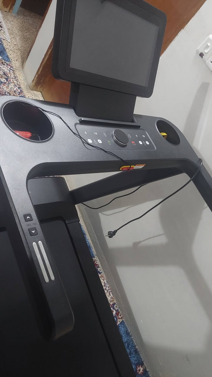 جهاز رياضي قايش مستعمل شي قليل سعره ٦٠٠ وبي مجال اتصال ع رقم ***********
