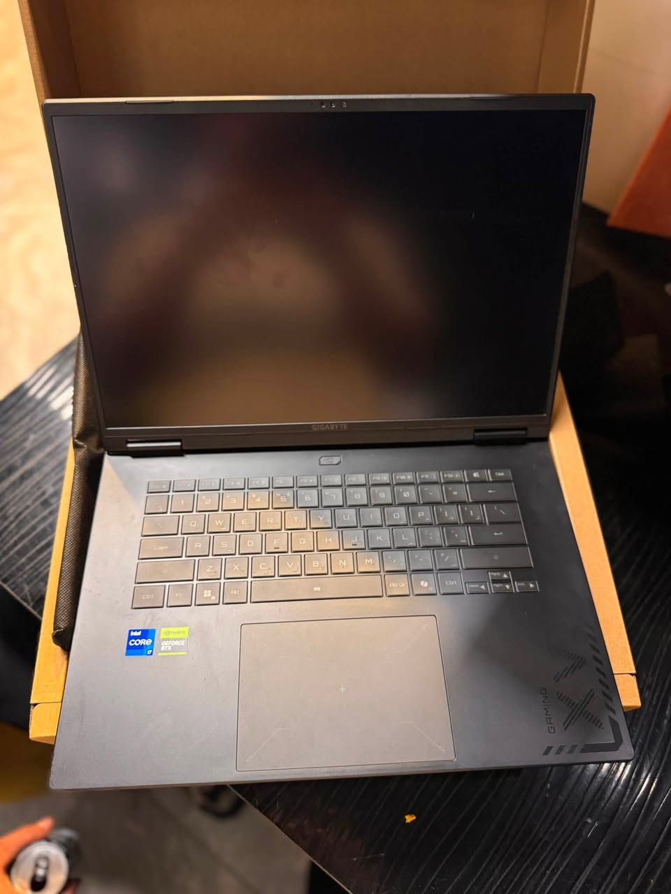 لابتوب گيمنك ودراسة من شركة GIGABYTE نضيف مستعمل قليل جداً لمدة اشهر غراضة كاملة حتى الملصقات سبب البيع : عدم الاستخدام 
مواصفات:
كرت شاشة: RTX 5050 8G
معالج: i7-13620H
رام: 16GB
ذاكرة: 1T SSD
FULL HD PLUS
وباقي مواصفات موجود بلصور
للامانة بي ضرر موجود بلصور ومماثر عليه ب اي شي
سعر: ١٢٧٥٠٠٠ الف بي مجال مكاني فلوجة تگدر تجي تشوفة واذا بعيد موجود ل اي استفسار والتوصيل للمحافظات عن طريق شركة الوسيط
رقم تواصل واتساب وخط:***********
