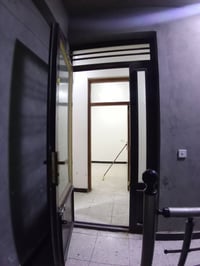 وبركاته يوجد شقه للاجار طابق اول تحتوي على غرفه وصاله العنوان الاعظمية...