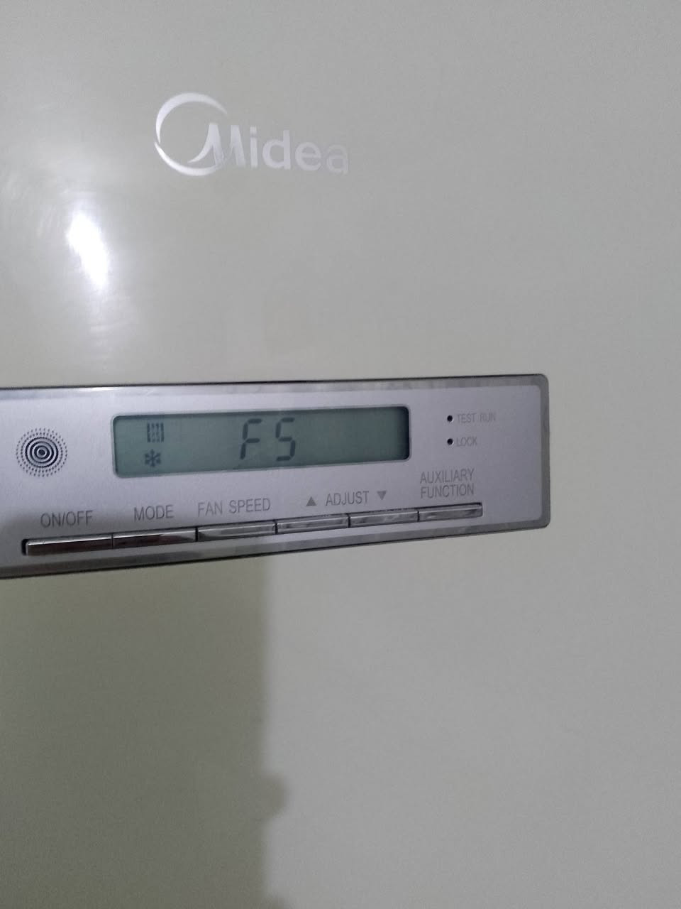 سبلت ميديا 3 طن انفرتر تطلع لي على علامه  F5 عارضه للبيع عنواني بغداد مدينه الصدر
***********
