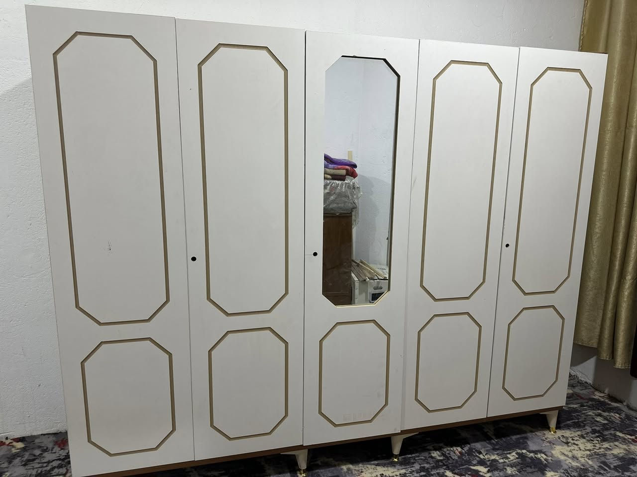 السلام عليكم غرفه نوم تركي جديده مامستخدمه نهائي السعر 800 وبيها مجال للتواصل على الرقم *********** العنوان بابل الشوملي شرط جديده الغرفه مامشدوده فقط شديت الكنتور للعرض
