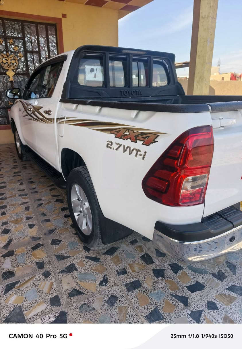 البيع تيوته هايلوكس ٢٠١٧ مكفولة كفالة عامة عدة رصعة قليلة بل بنيد مضحة بل صورة ماشية ٨٢ الف السعر ٢٦٠ ورقة وبيهة مجال العنوان بغداد بسمايه رقم الهاتف ***********
