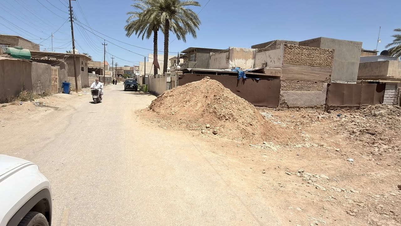 بسم الله الرحمن الرحيم 
يعلن مكتب الرنين للعقارات عن توفير 
(ارض طابو صرف للبيع )

قطعه حي البكر  قرب مدرسة العصر الذهبي 
المساحه /300
الوجه / 15
النزال / 20
السعر / 150 وبي مجال
للاستفسار والطلب زيارة مكتب الرنين او الاتصال 
***********/رقم المكتب 
***********/مرتضى
