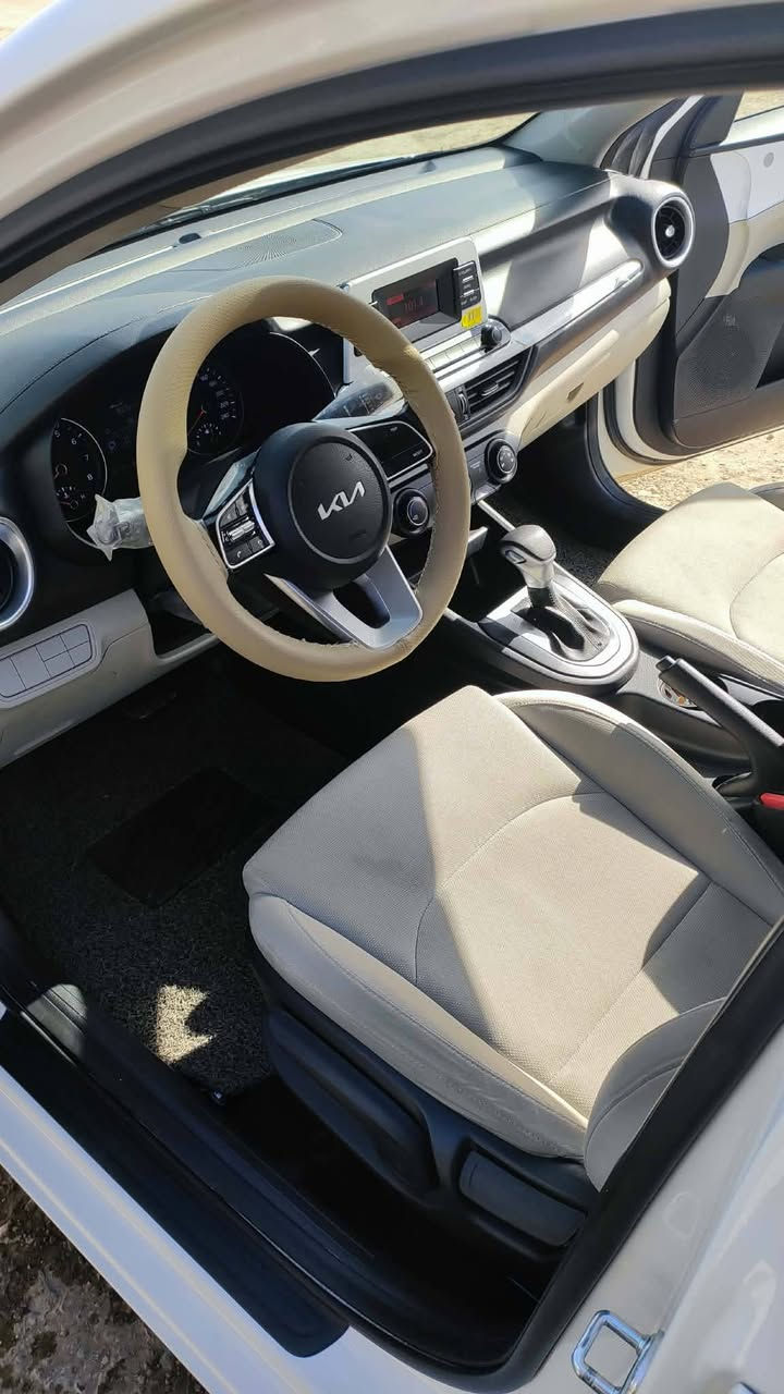 السلام عليكم 
سيراتو ٢٠٢٤ بغداد محرك ١٦٠٠ 
عداد ٦٠ الف العنوان بغداد 
مكفوله ماعده شخط بالباب الخلفي باقي 
والباقي كفاله عامه تحويل السياره 
السعر ١٧٣ 
***********  اتصال واتساب
