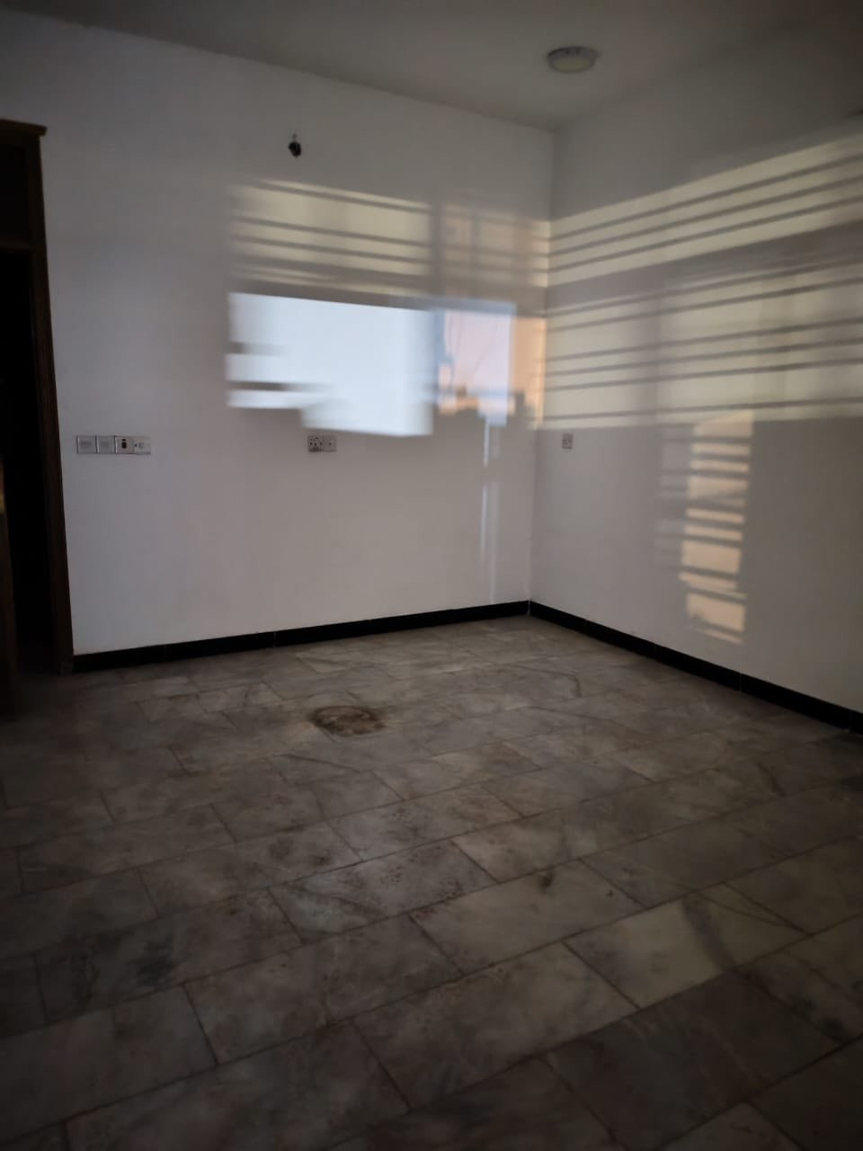 للايجار في السيدية لدى مكتب الاعتماد الهندسي للعقار
————————————

بيت مساحة 50م يحتوي على 

غرفتين نوم 

صالة

مطبخ

خدمات 

———————————-

للاستفسار :***********📞
