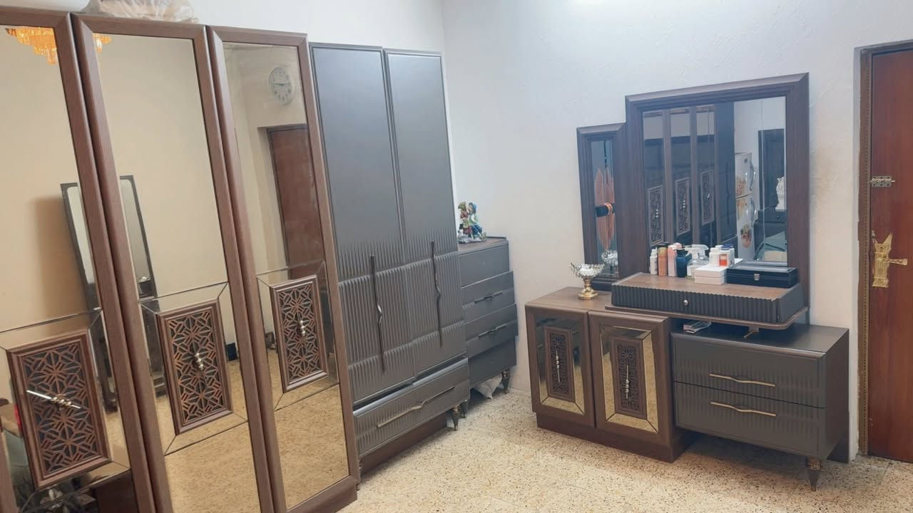 السلام عليكم غرفه نوم للبيع مستخدمه بس نضيفه حيل
9 قطع سعرةة من المعرض مليونين ونص 

سعرهه الحالي مليون وربع وبيهه مجال بسيط 

#بغداد رقمي *********** واتس اب
