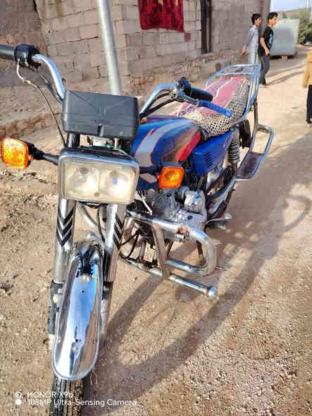 السلام عليكم اخوان بارت للبيع 5 گير محرك نضيف گشر نضيف گدام عينك سلف كهربائيات كامله السعر 325 المكان القائم حصيبه 
للتواصل ***********
