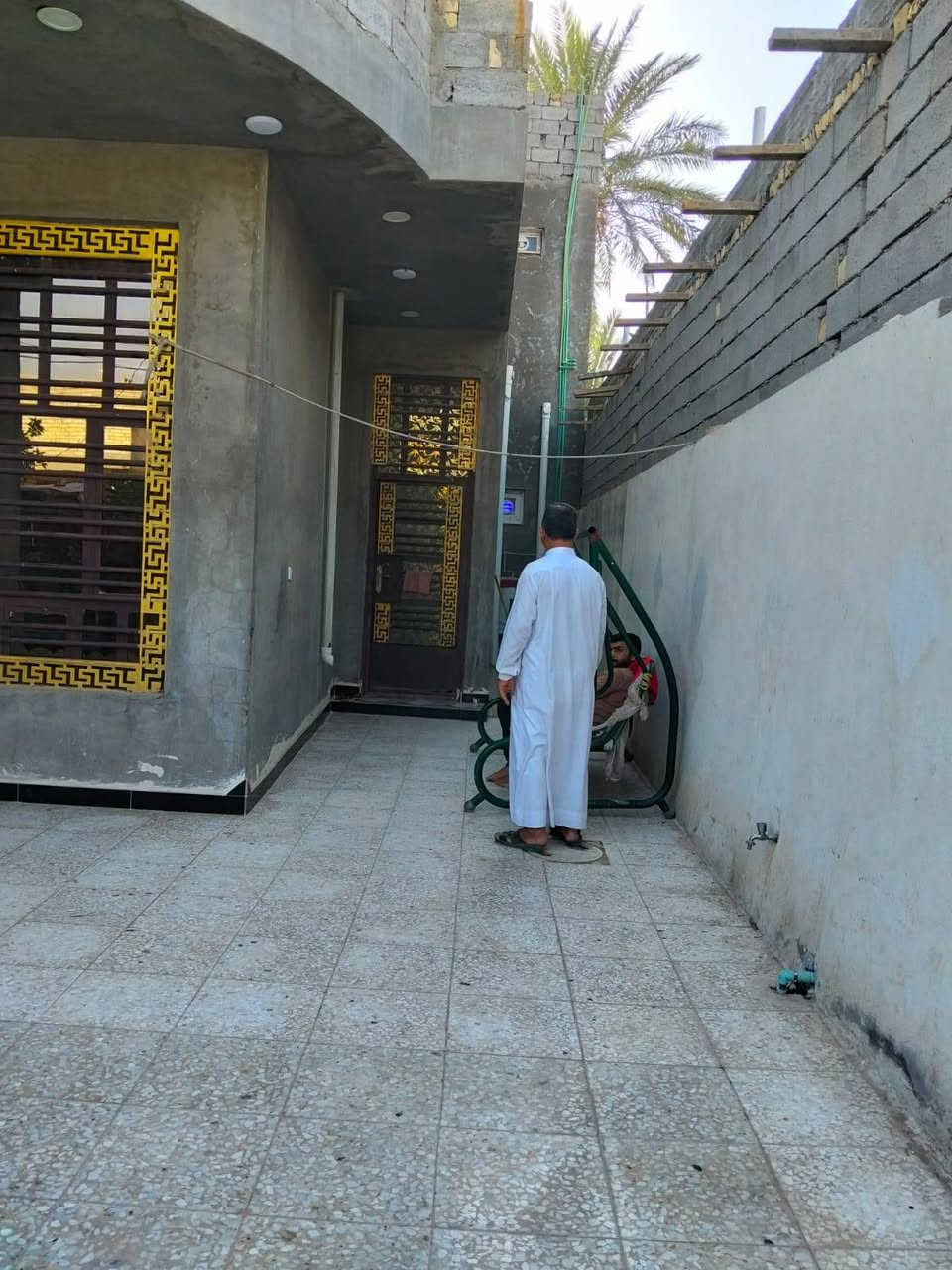 بيت 300 متر زراعي سند 25 ابوغريب الناحيه قرب جامع الحسن كامل من كاشي وسيراميك بي 5غرف نوم طابقين كامل مجهز من كلشي  
***********
