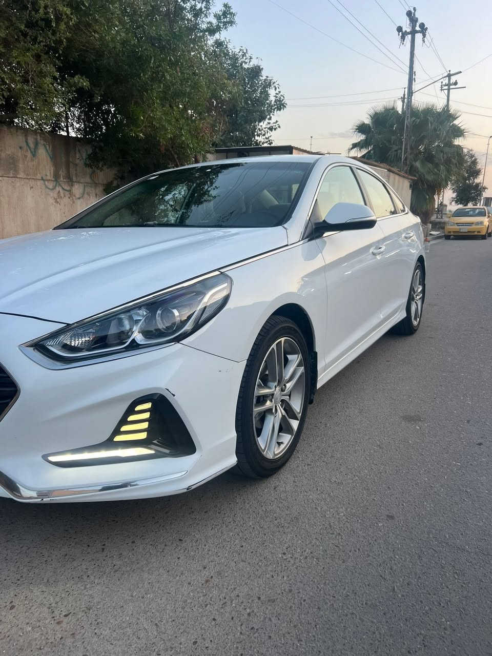 السلام عليكـــم
للبيــع هيونداي سوناتا خليجــي موديل 2018 بيها بنيد مبدل فقط وايرباك طاك السيارة نظيفة جداً رقم سليمانية ماشية ٣١٢ الف كيلو … 
كرسي كهرباء وتبريد قطعتين امامي خلفي وباقي المواصفات المعروفة من حساس وكامره محرك 2400 دوش 
مكان السيارة بغداد _ الدورة 

*********** __ السعر ١٣٧ ورقة
