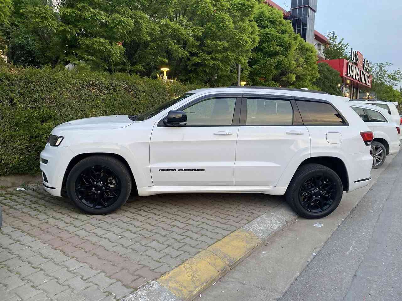 ‏السلام عليكم 🌟
‏

‏🚘 جيب جراند شيروكي خليجي وكالة 

‏موديل 2021 فئة S فول مواصفات 1/1

‏الوكالة / مكفوله كفاله عامه 

الممشى: ٨٠ ألف كيلو حقيقي (وليس ميل)

‏السيارة نظيفة جداً

‏السعر٣٤٠ ورقة وبيها مجال للشراي

‏🔹 المواصفات:

‏✔️ بصمة تشغيل + بصمة أبواب

‏✔️ بانوراما

‏✔️ أشاير ترحيب + أشاير مرايا

‏✔️ مرايا قلاب

‏✔️ LED نهاري

‏✔️ لايت زينون + زركات لايت

‏✔️ رادار خلفي

‏✔️ حساسات أمامية وخلفية

‏✔️ كامرة دوارة

‏✔️ شباك أسود

‏✔️ أريل نفيكيشن

‏✔️ رنكات سود عنكبوت

‏✔️ داخل احمر بلادي شركة

‏✔️ شاشة كبيرة

‏✔️ أنظمة قيادة (Sport / Eco / Normal)

‏✔️ صندوق كهربائي

‏✔️ مقاعد جلد كهرباء (3 دكم)

‏✔️ تبريد مقاعد قطعتين

‏✔️ شفتات ستيرن

‏✔️ تحكم ستيرن جهتين

‏✔️ تثبيت وتحديد سرعة

‏✔️ نظام صوت 10 سماعات

‏✔️ 4 سماعات مكالمات

‏✔️ USB أمامي وخلفي

‏✔️ شاحن 12VDC

ذاكرة كشن + ستيرن

فور ويل 4x4

‏📍رقم  سليمانيه باسمي — تحويل مباشر

‏📍العنوان: بغداد 

‏💬 الشراي يتصل ويدلل

‏📞 للاستفسار  الاتصال : ***********

كفاله عامة من الصبغ + الظربه +  المحرك + الكير   سيارة جديدة ( لك )

ملاحظه / غير متواجد على الفيس/
