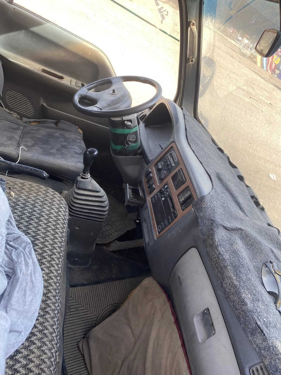 البيع سياره ڤنتيره محرك بي تبخير كير مكفول اكسل مكفول 
لسعر مليون و300 وبي مجال 
***********
