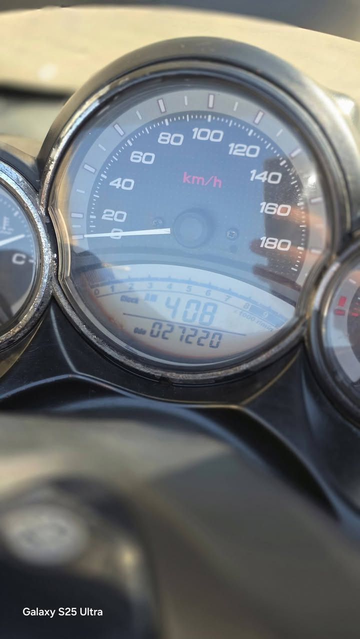 دراجه شلعه معدل بيه ٣سويجات وصل مال كلشي وكلاشي موجود اوراق طايح عليهن دهن بس مبينه كتابه مال معرض ماشيه ٢٧ دراجه جديده سعره ٤٣ وبيه مجال مكان بغداد مدينه الصدر *********** واتساب موجود فقط
