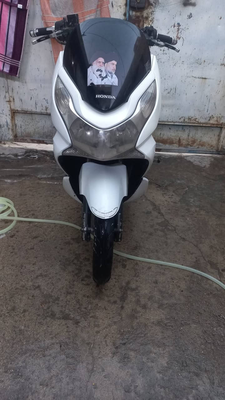 Pcx جيل اول للبيع
مكينة 150
كفرات بلادية 
كهربائيات كلها شغالة 
السعر 1250 وبيها مجال 
بغداد مدينة الصدر 
للإستفسار: ***********
