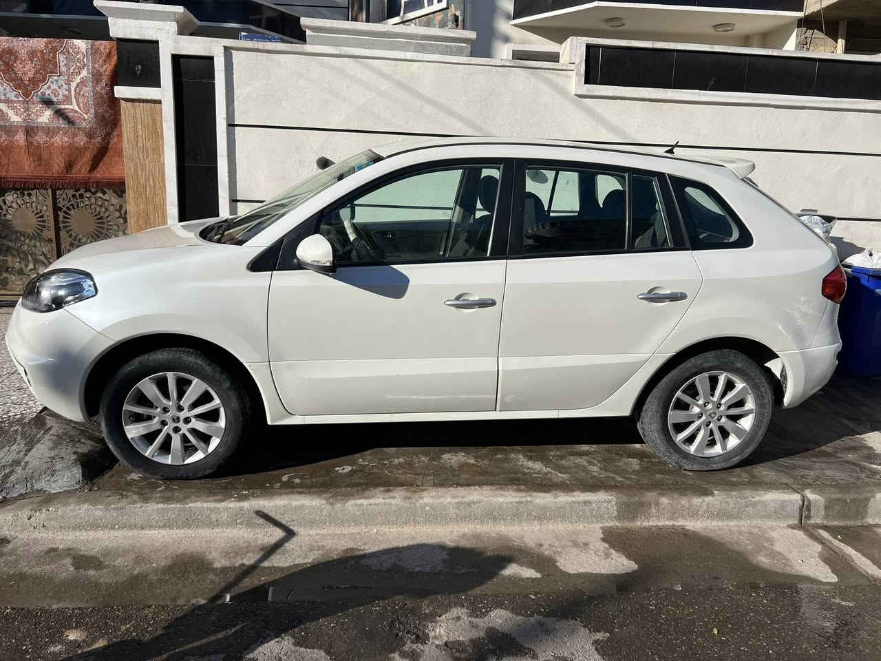 رينو كوليوس 2014 السيارة باسمي سنوية جديدة الى 2031 هزة جديدة السيارة نظيفة كلش وحلوة 
بيها طخة بالباب مال الجنطة الخلفي وباقي البدي كله مكفول 
ماشية 138
السعر 88 وبيها مجال للطيبين
***********
