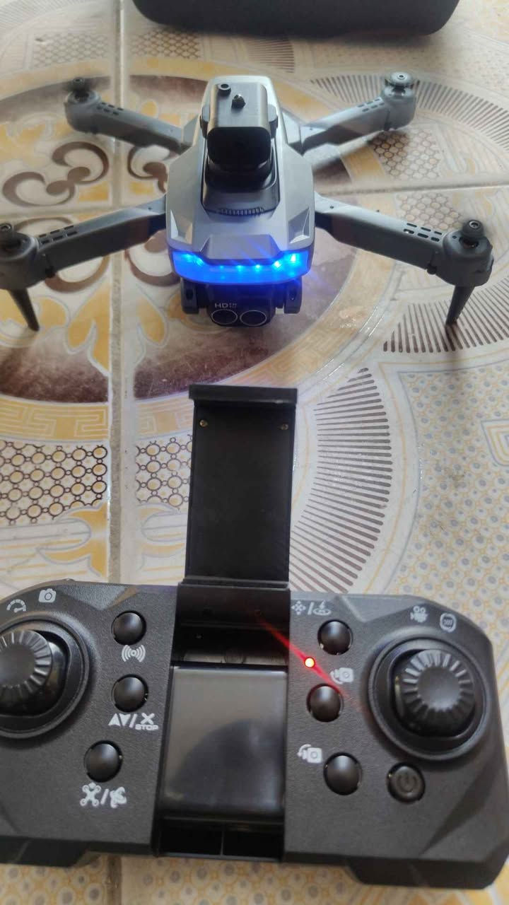 هذه الطائرة بدون طيار هي طراز L600 Pro Max، المصممة للتصوير الجوي الاحترافي.تتميز الطائرة بكاميرا 4K عالية الدقة مع تقنية تثبيت ثنائية المحور (Gimbal) لضمان استقرار اللقطات.تحتوي على نظام تجنب العوائق بزاوية 360 درجة، مما يزيد من سلامة الطيران.توفر تقنية 5G WiFi FPV لنقل الصور والفيديو مباشرة إلى هاتفك الذكي بمدى يصل إلى 1000 متر الرمادي, الأنبار


**إذا كنت صاحب هذا الإعلان وتريد حذفه لأي سبب، رجاءا أرسل رسالة إلى الدعم الفني**