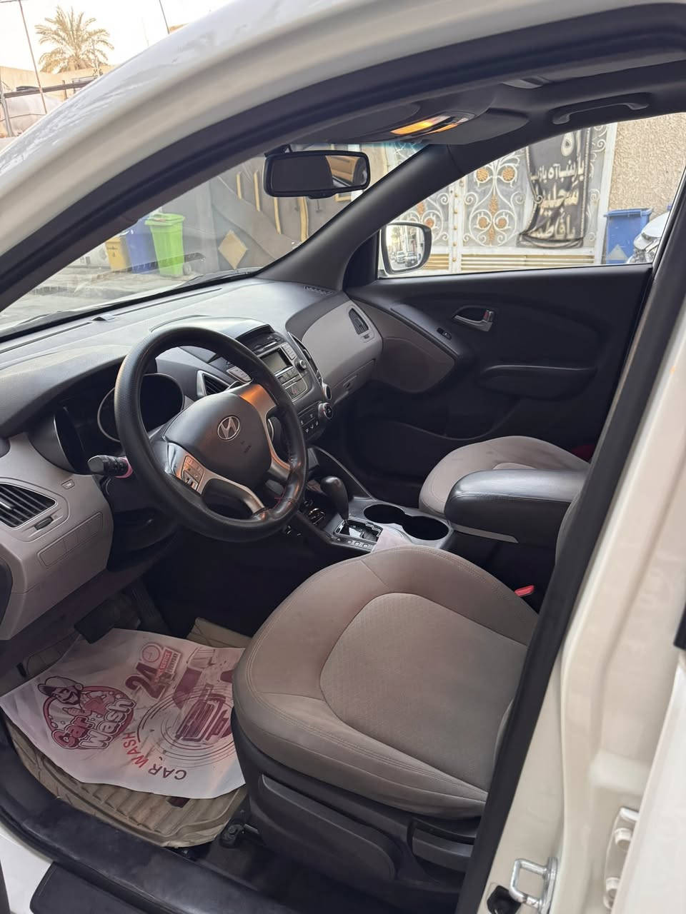 توسان 2011
كفاله عامه ماشيه 43 الف حقيقي 
السونار ايضاً موجود داخل الصور بي 3 شخطات صغار مثل ماواضح بلسونار 
رقم بغداد مكاني بغداد بأسمي وسنويه جديده السياره نضيفه بشكل حتى المنفيس مالتها بعده مضموم


**إذا كنت صاحب هذا الإعلان وتريد حذفه لأي سبب، رجاءا أرسل رسالة إلى الدعم الفني**