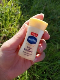 فازلين • ٢٠ مل • ترطيب يدوم