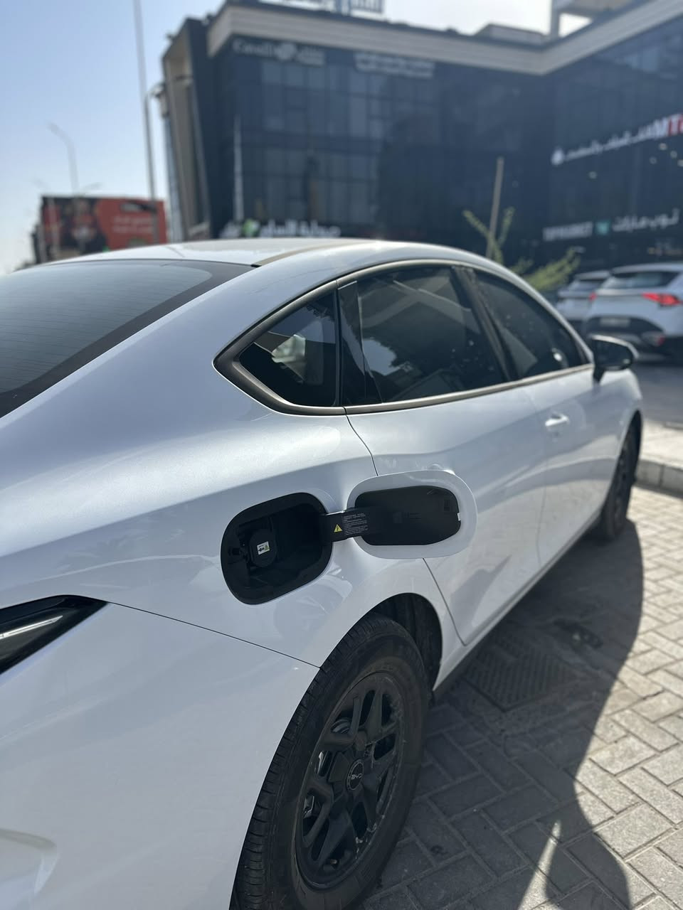 السلام عليكم
BYD سيل 5 للبيع

السيارة نص فول
شاشة
بصمة
هاند بريك دكمة
تحكمات ستيرن
كامره خلفية

السيارة بعدها  ماشية 3900 يعني زيرو بحالة الوكالة ومكفولة كفالة عامة شرط الفحص
سعر السيارة 12,800 (128) ورقة علماً السيارة بدون رقم تكلفة الرقم 300 الف 

للتواصل ***********
